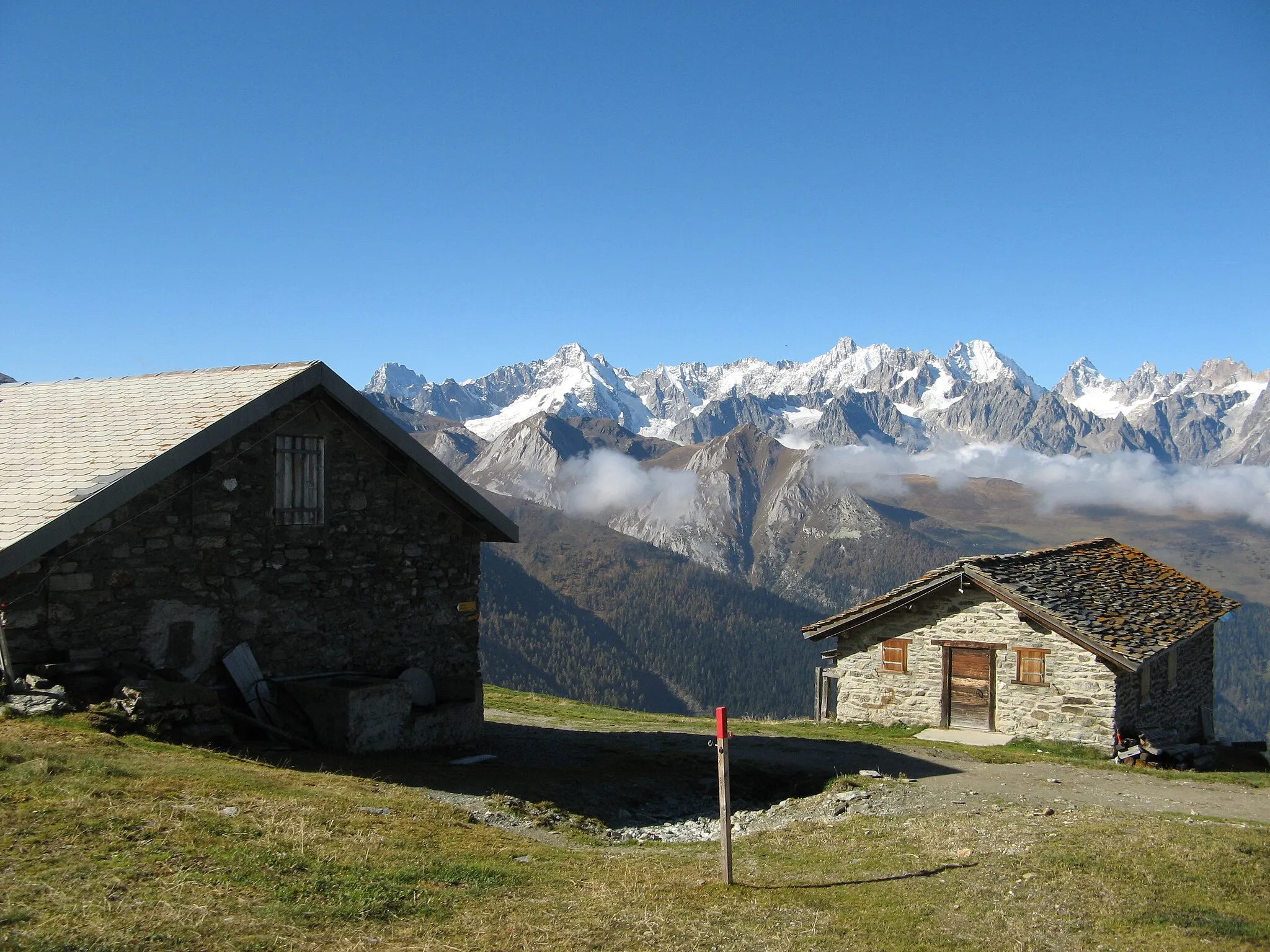 Photo showing: Le Coeur, above Liddes, in the Val d'Entremont, Valais, Switzerland.