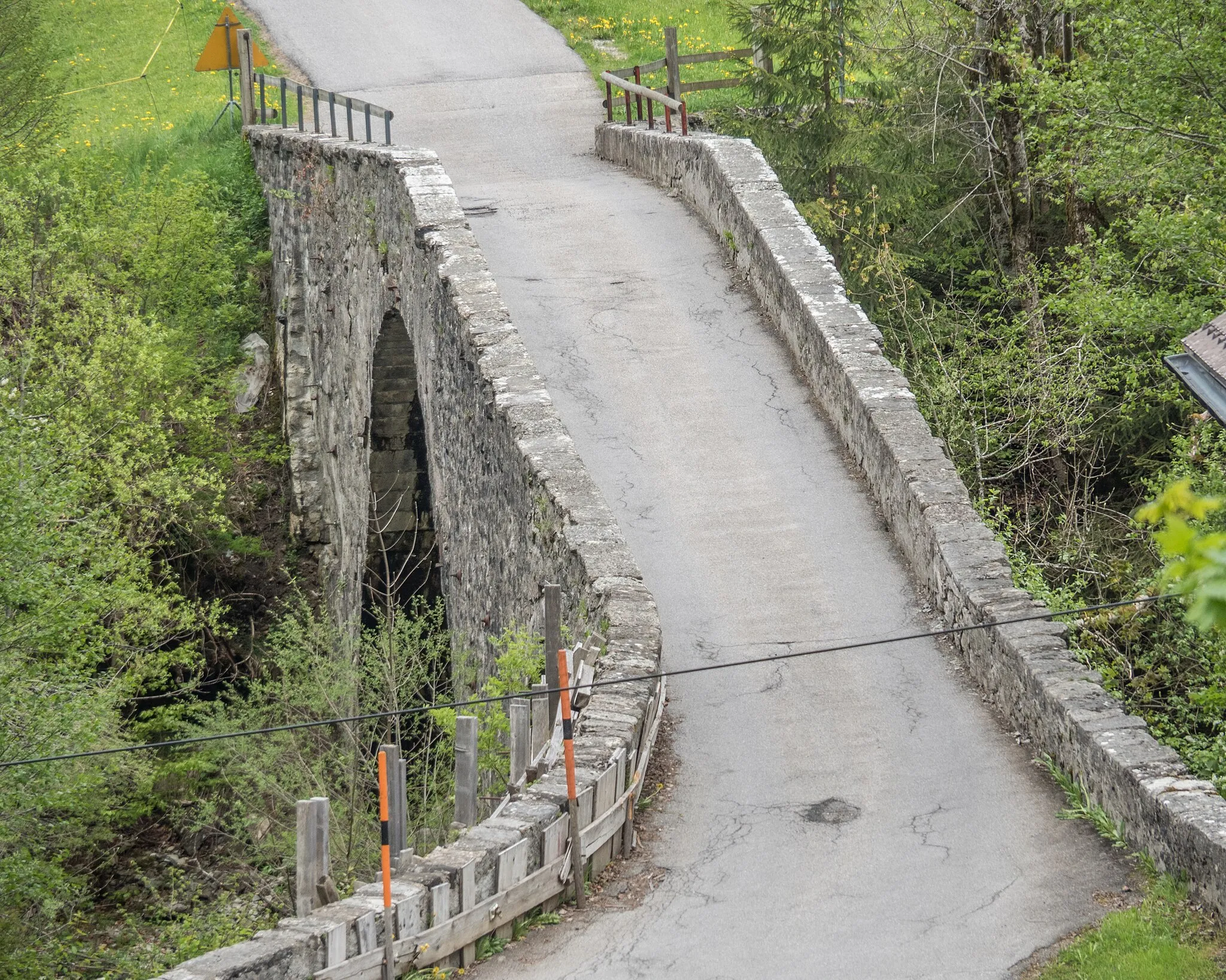 Photo showing: Road Bridge over the Saane River, Rossinière, Canton of Vaud, Switzerland