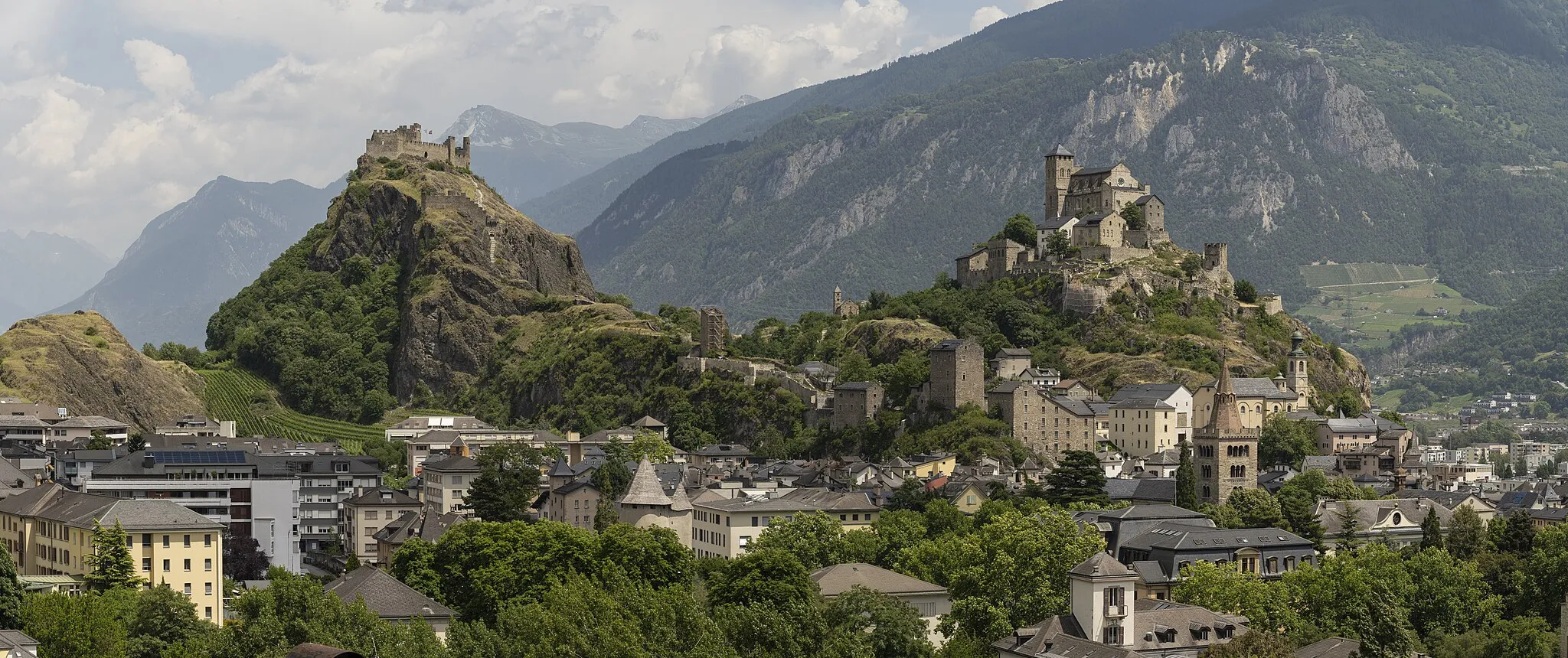 Photo showing: sion switzerland Basilique de Valère Tourbillon Castle