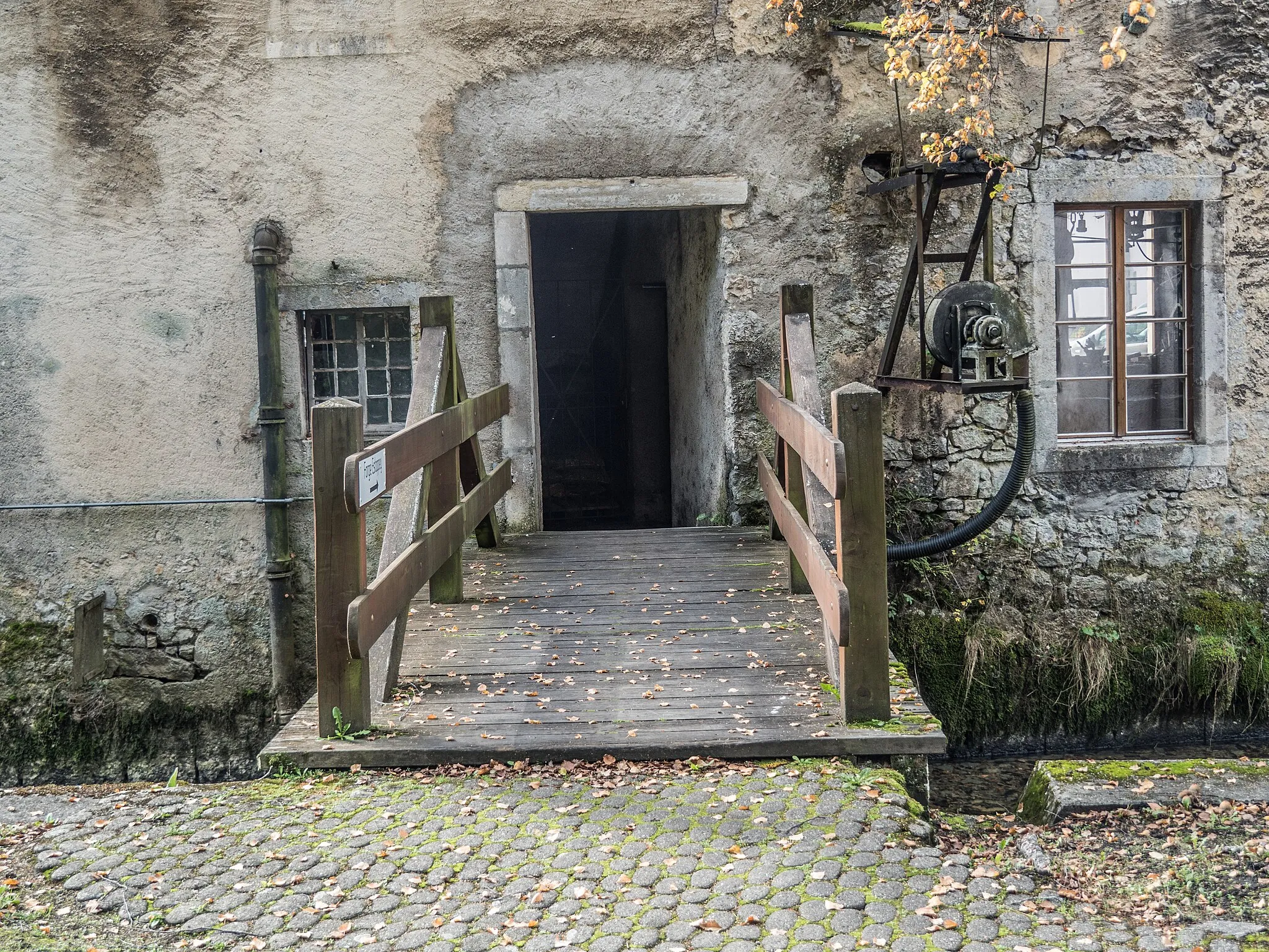 Photo showing: Pedestrian Bridge over the Orbe River (Canal des Forges), Vallorbe, Canton of Vaud, Switzerland