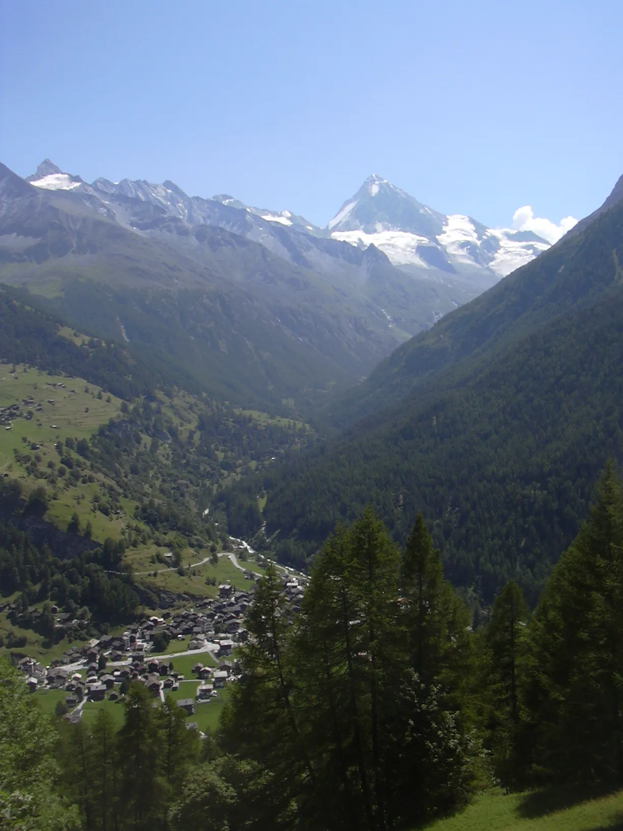 Photo showing: Les Haudères with Dent Blanche, Val d'Hérens, upper Borgne Valley (Switzerland)