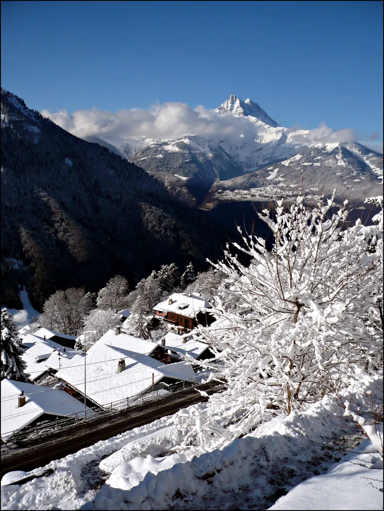 Photo showing: A snapshot of the view from my bed whilst staying in Chalet Martin, Gryon, Switzerland.