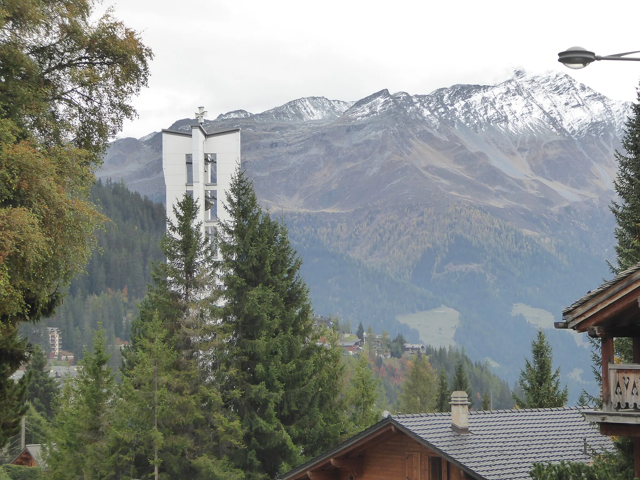 Photo showing: Glockenturm der Unbeflecktes-Herz-Mariä-Kirche Verbier-Station