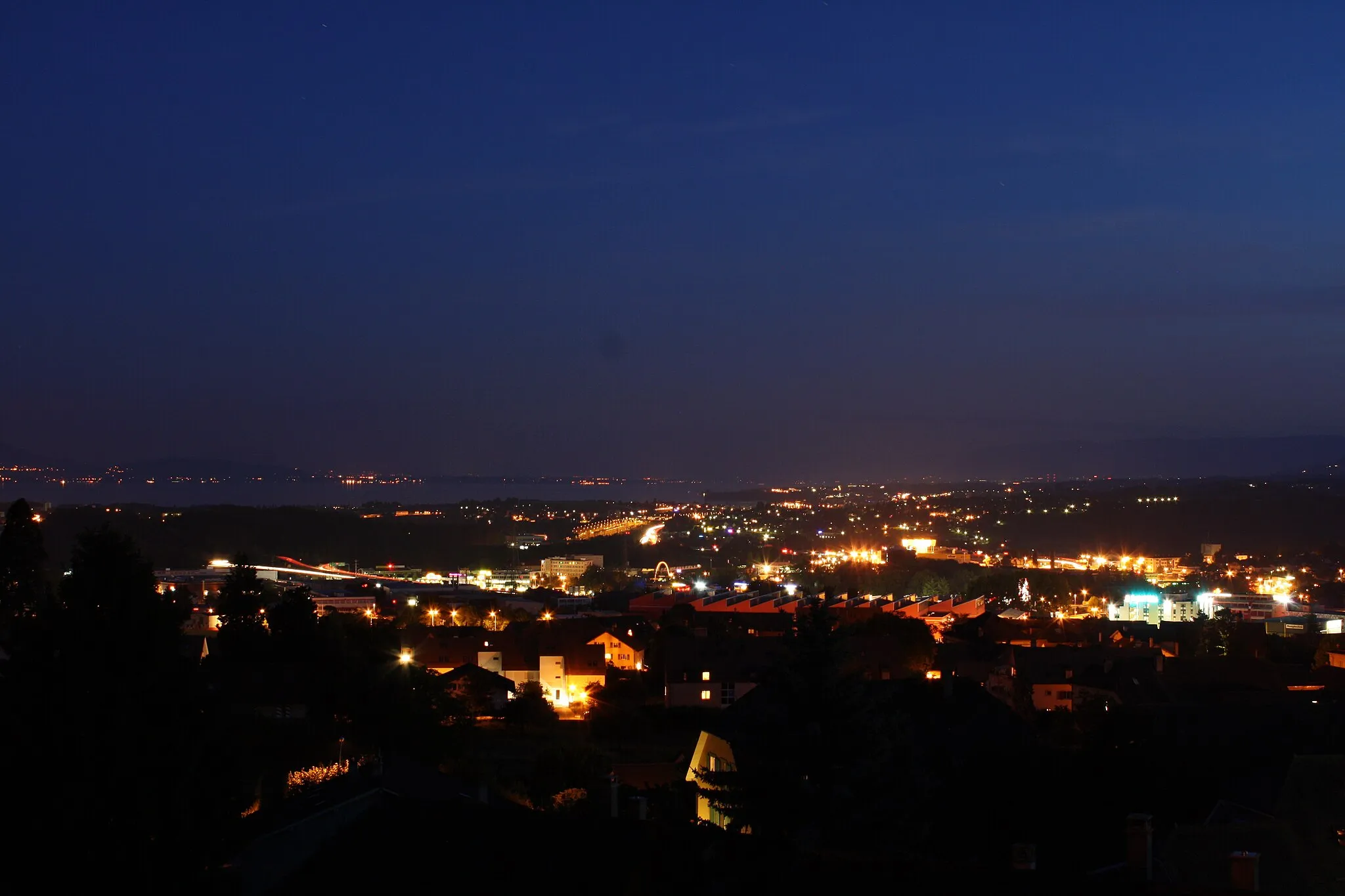 Photo showing: Crissier, Vaud, Switzerland (a suburb of Lausanne) at night