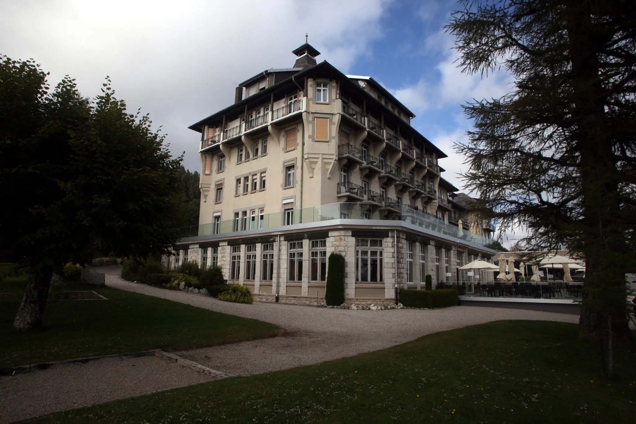 Photo showing: Façade ouest du Grand Hôtel des Rasses