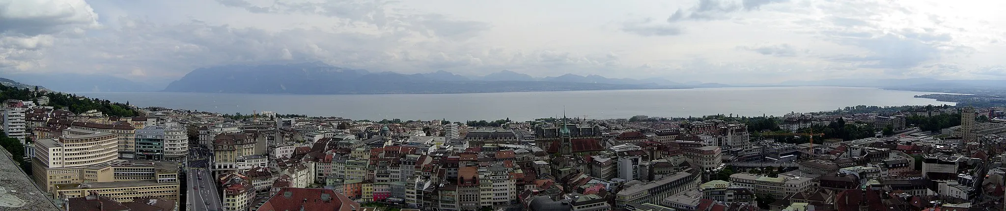 Photo showing: Picture taken from the top of Lausanne Cathedrale