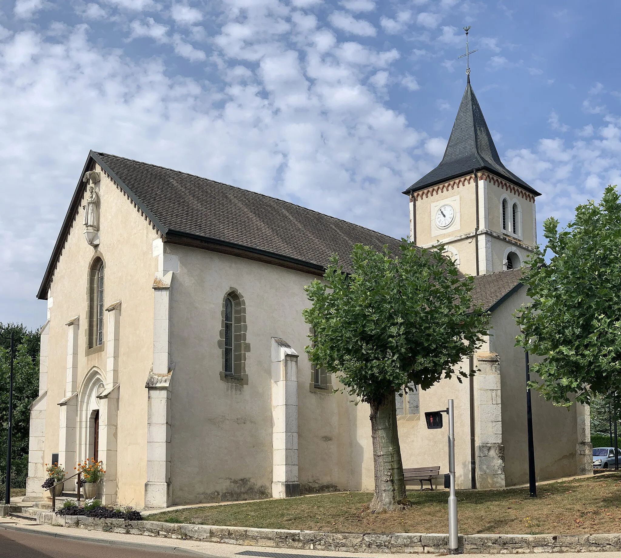 Photo showing: Église Saint-Benoît de Grilly, Ain.