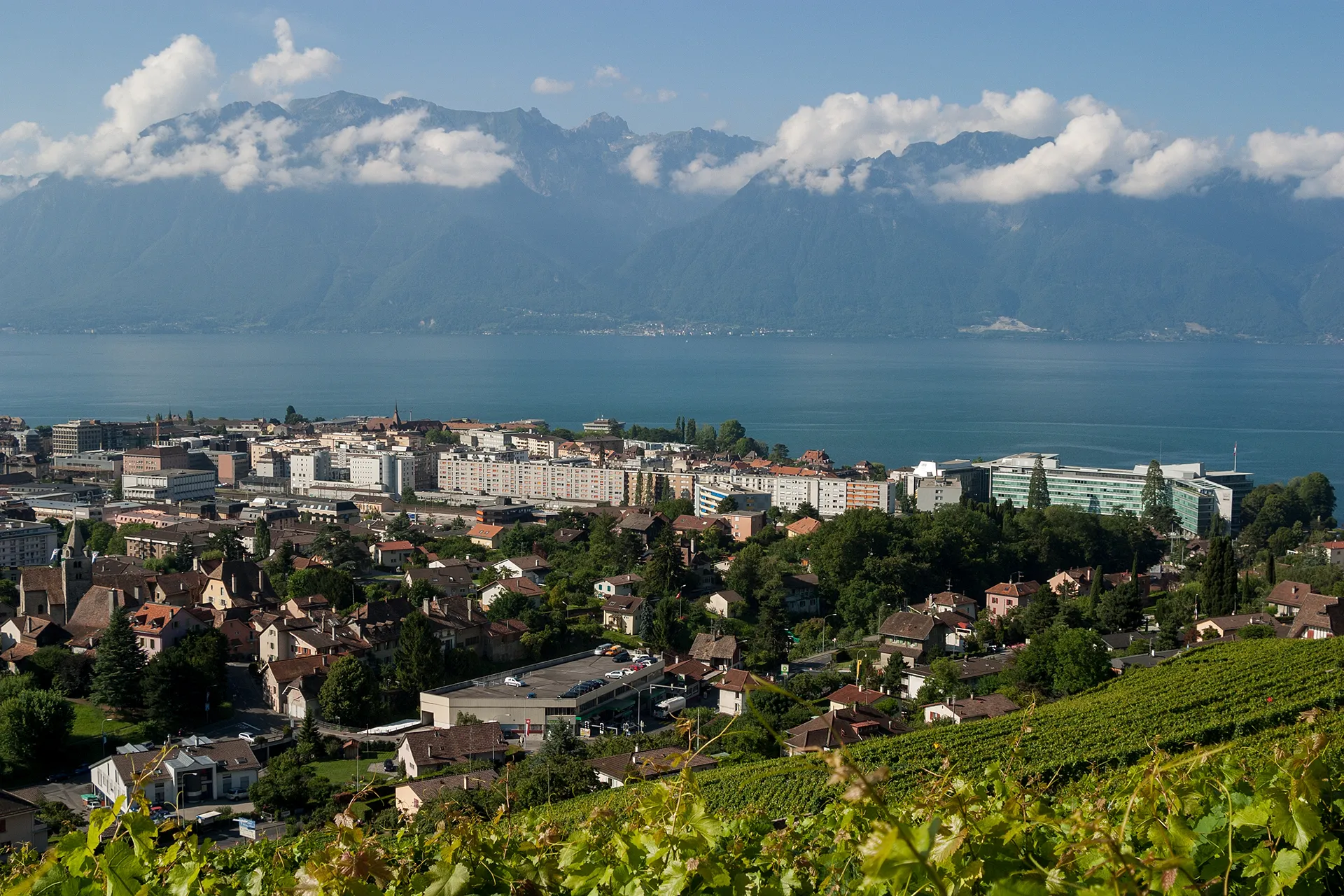 Photo showing: Blick auf Vevey und den Genfersee
