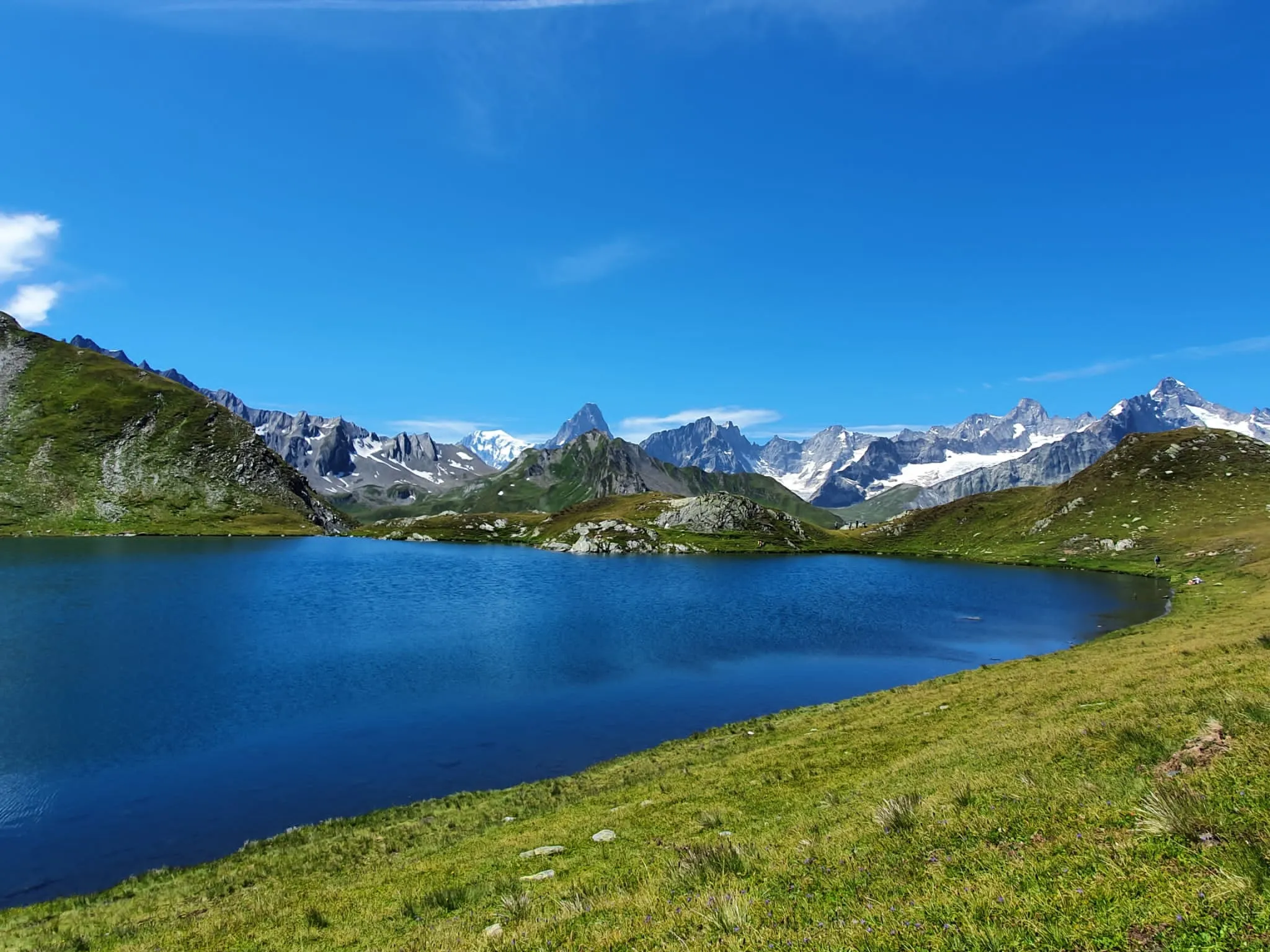 Photo showing: Lake view in the Col du Grand-Saint-Bernard in Valais, Switzerland.