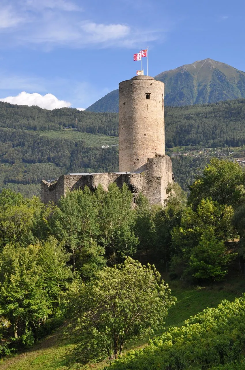 Photo showing: Château de la Bâtiaz, Martigny, Valais, Suisse.