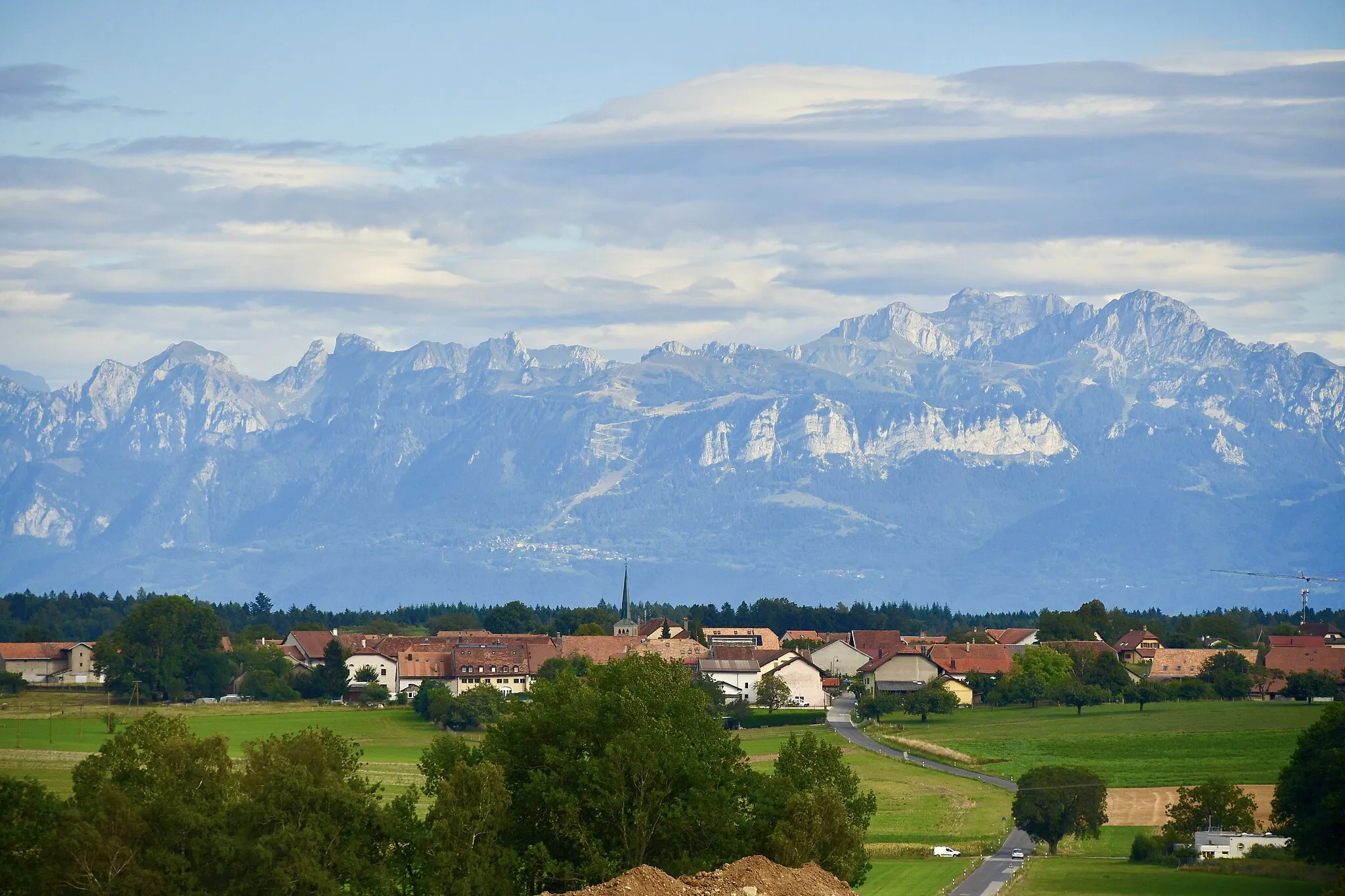 Photo showing: Vue sur le village de Ballens (VD), en Suisse.
