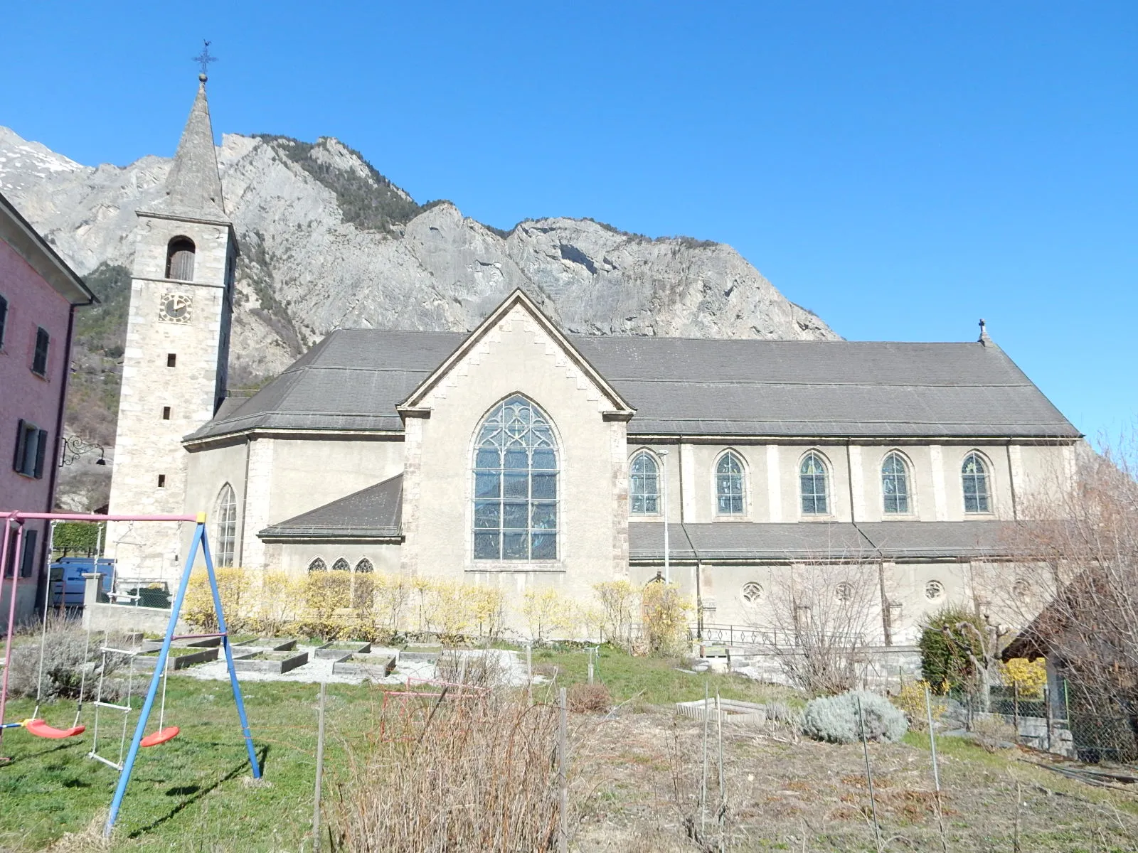 Photo showing: Chamoson, église paroissiale, vue du sud