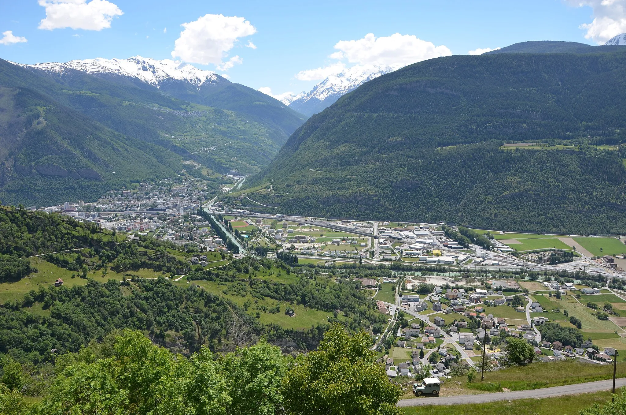 Photo showing: Visp in der Ebene des Rhonetals, im Hintergrund das Vispertal.