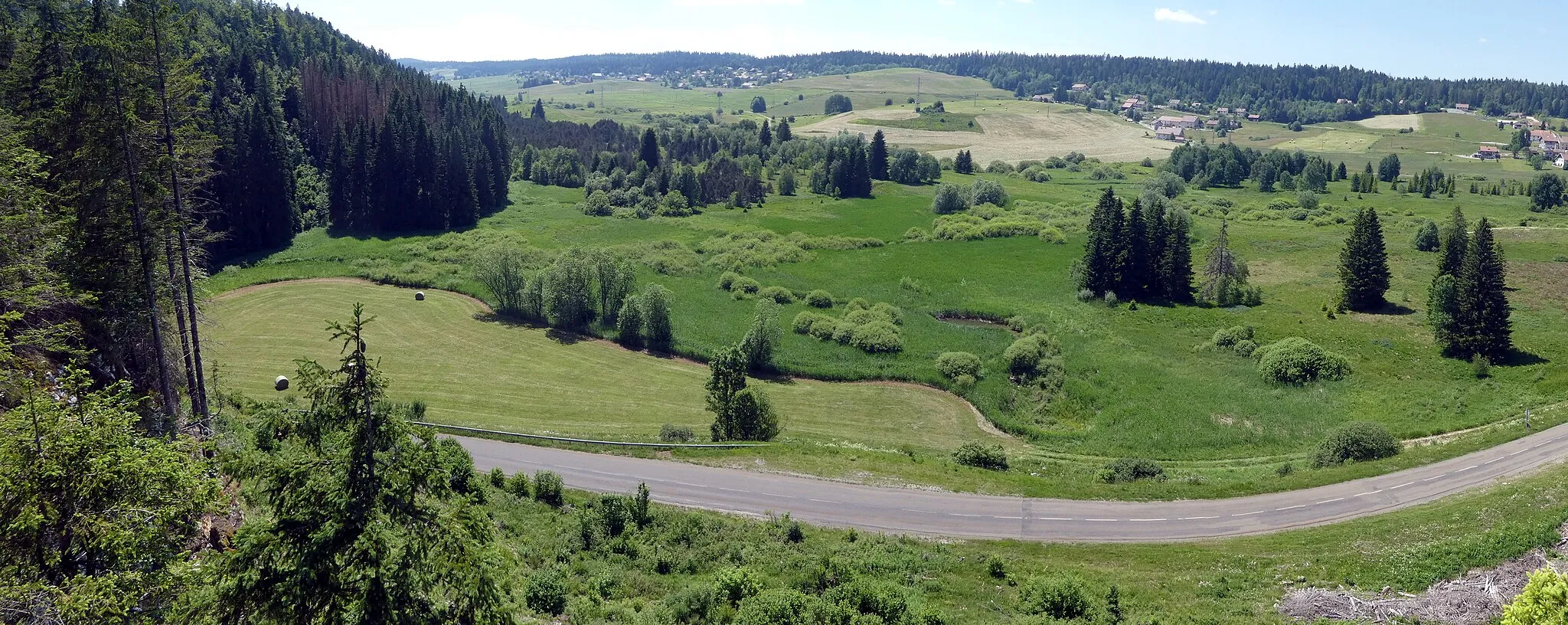 Photo showing: Vue de la RNR des tourbières du bief du Nanchez depuis le belvédère "Sur le Fort".