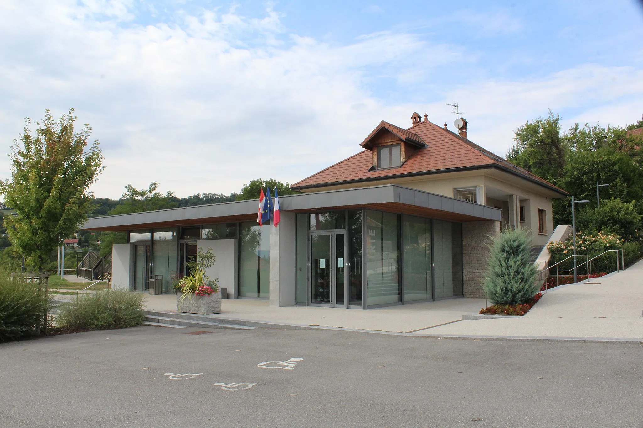 Photo showing: Mairie de Cernex.