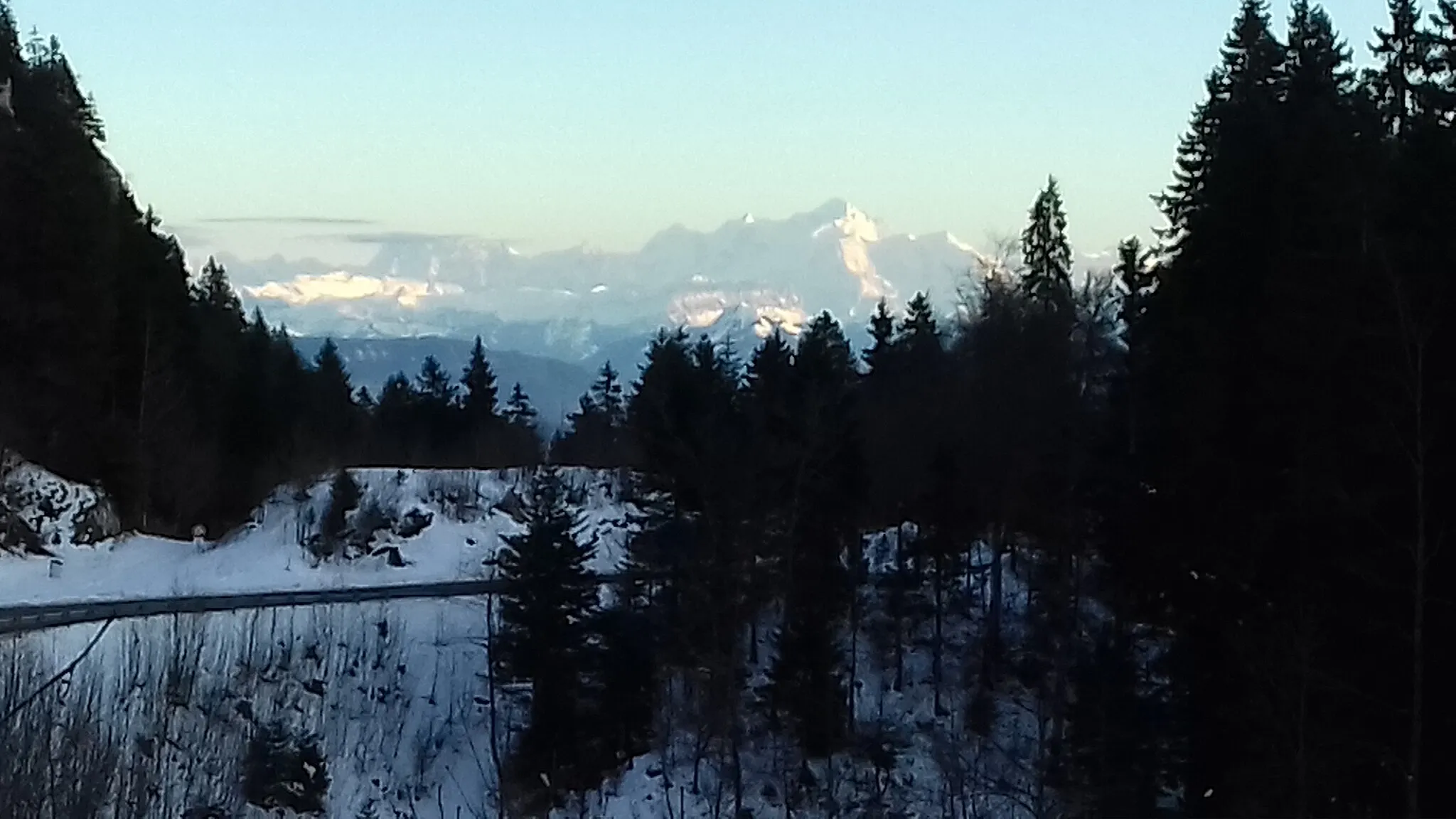 Photo showing: Massif du mont Blanc vu depuis le col de la Faucille en décembre 2019