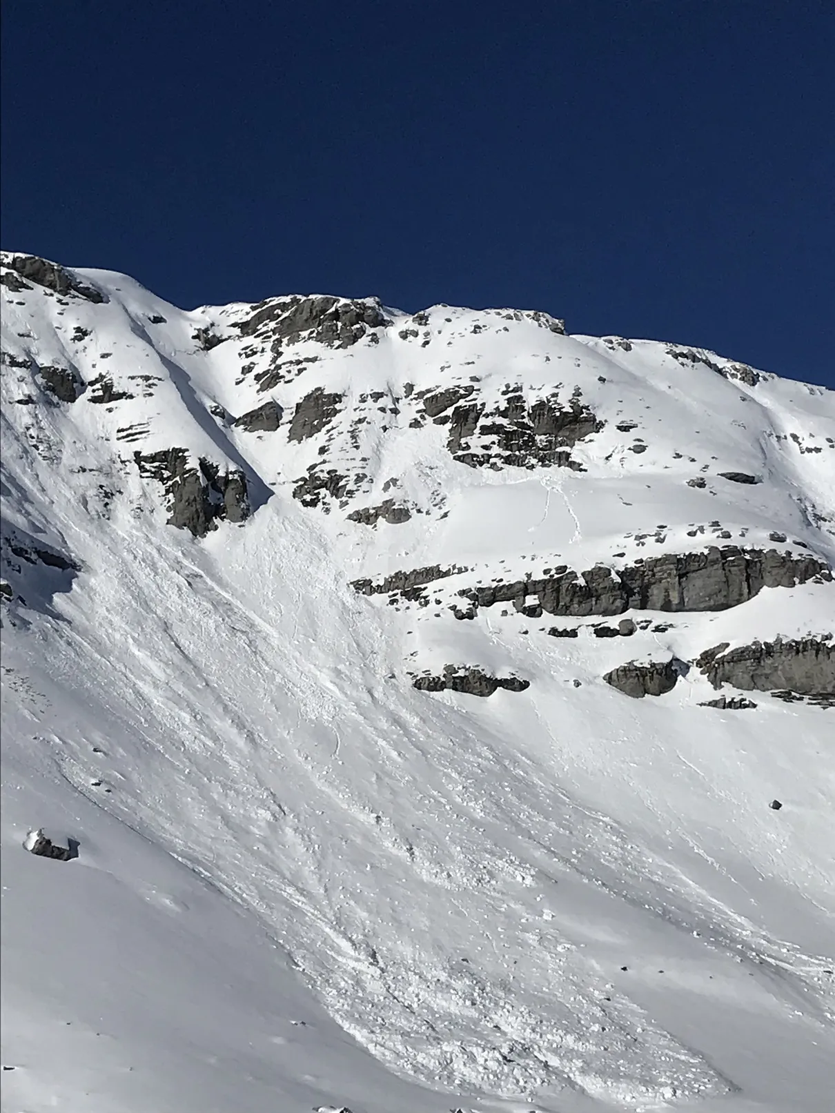 Photo showing: Avalanches in Switzerland  coule de neige janvier 2023 Gemmi Leukerbad