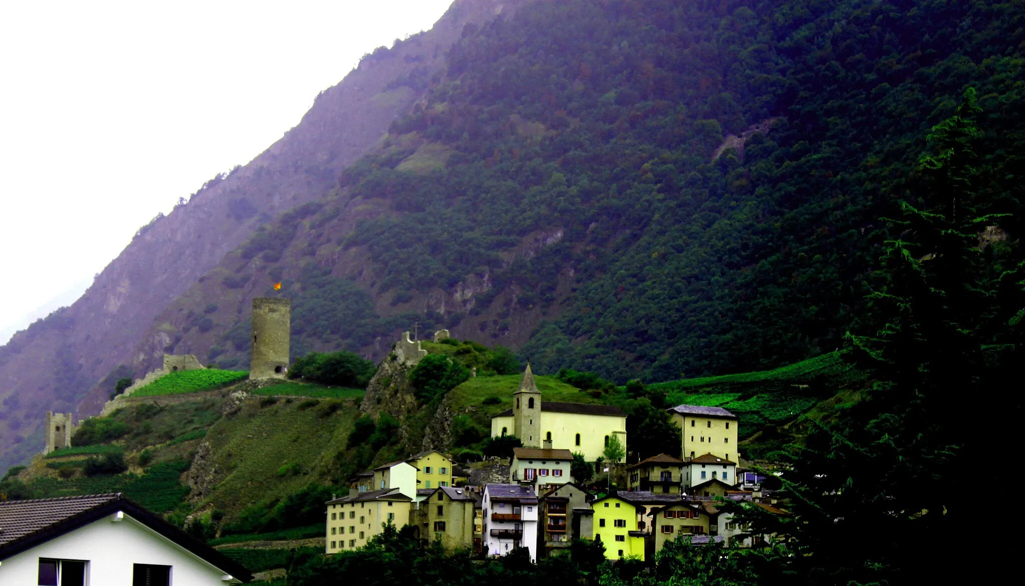 Photo showing: Suisse, canton du Valais, Saillon, Tour Baillard.