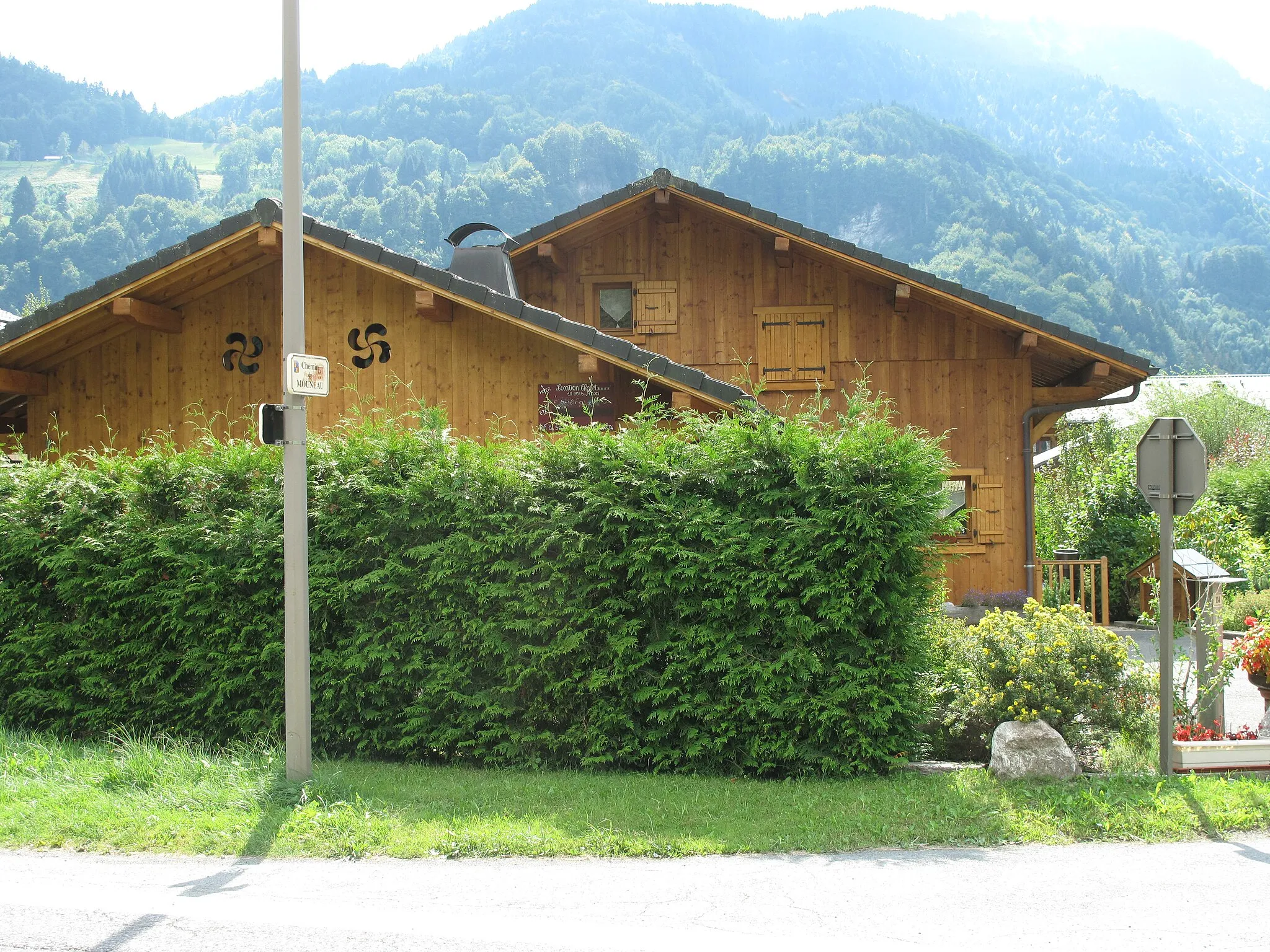 Photo showing: New chalet in Samoëns (Haute-Savoie, France) with openings in shapes of Basque cross.