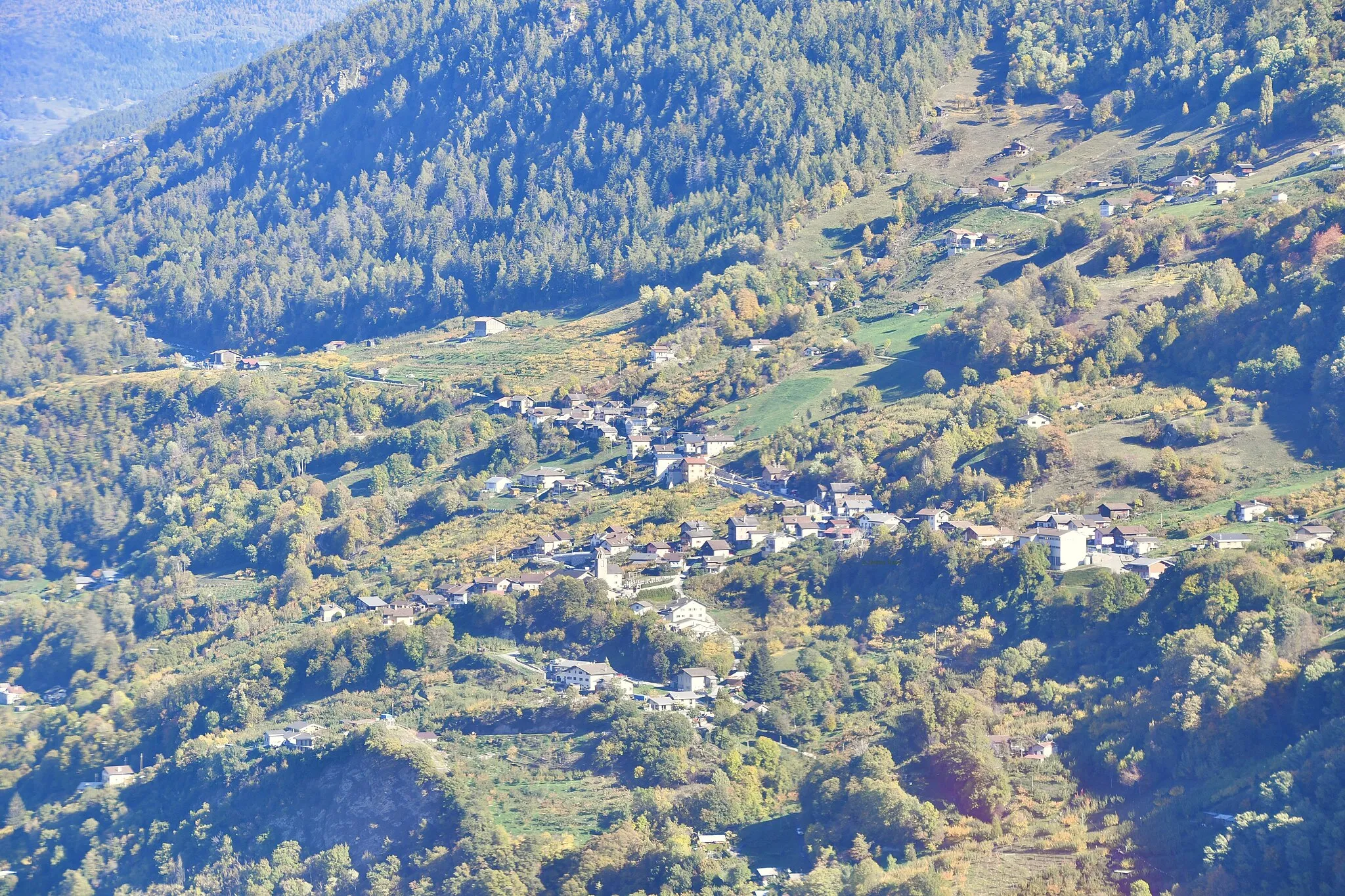 Photo showing: Vue aérienne de Fey (VS), en Suisse.