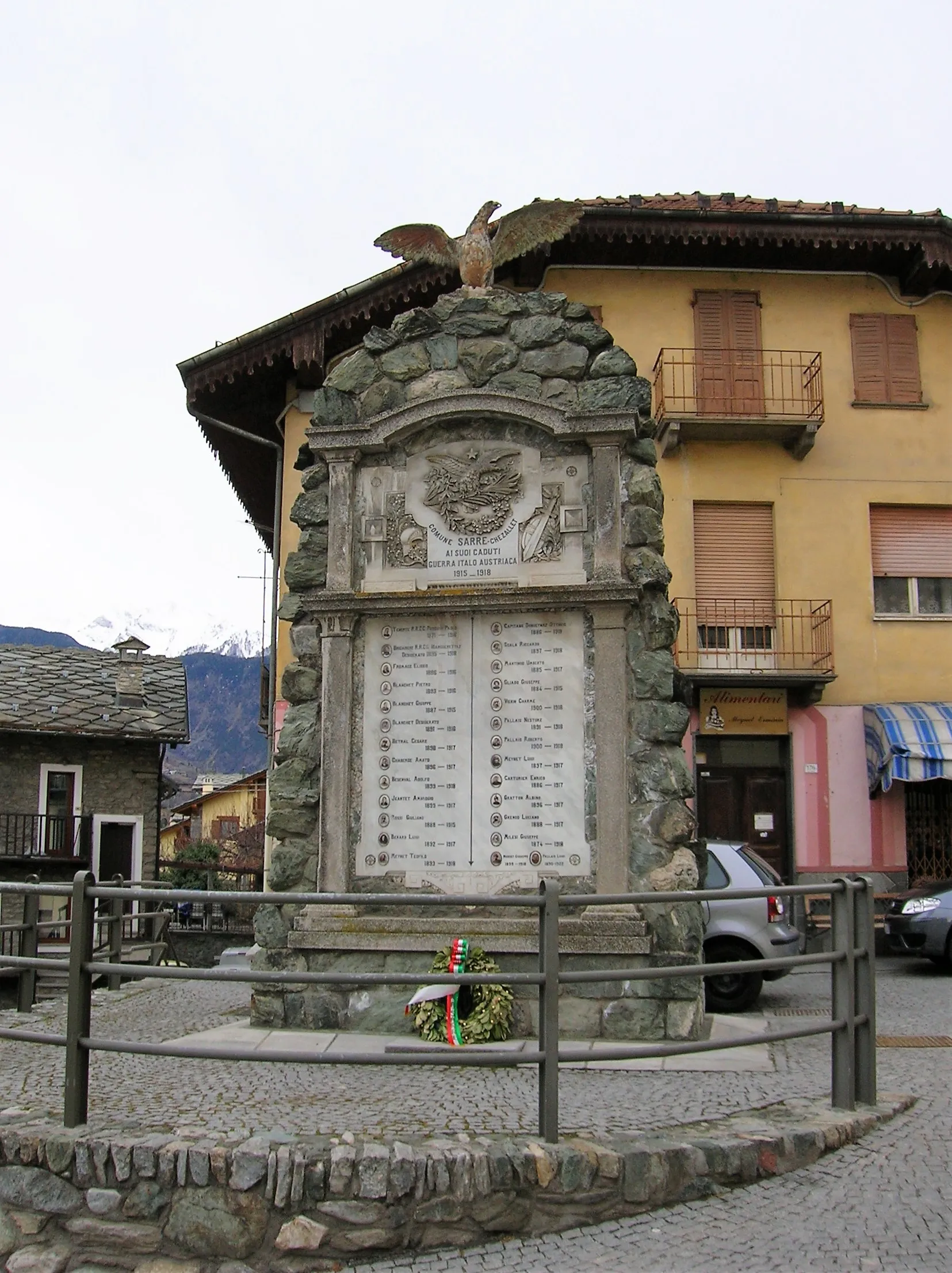 Photo showing: monumento a i caduti Sarre, Valle d'Aosta, Italia.