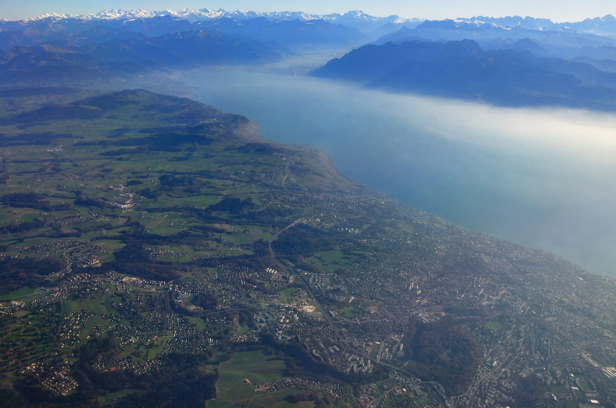 Photo showing: aerial view overhead Épalinges and Lausanne on a clear November day on a flight from Prague to Geneva.