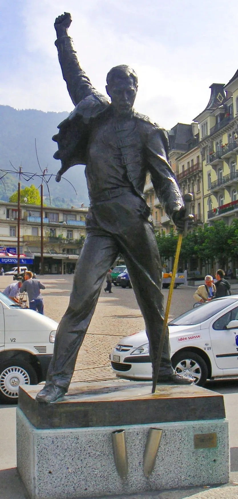 Photo showing: Freddie Mercury statue in Montreux, sculpted by Irena Sedlecká in 1996