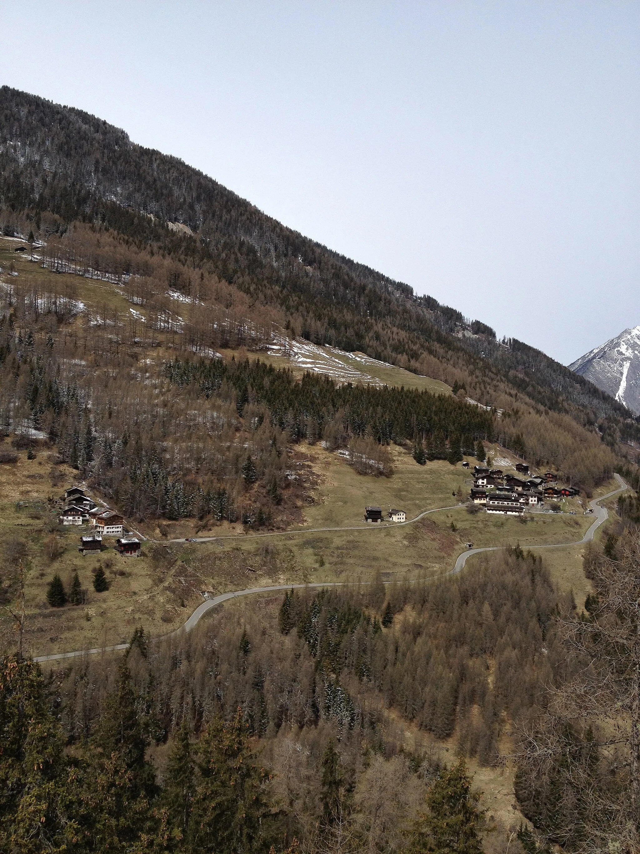 Photo showing: Vichères (petit à gauche, grand à droite) vu depuis le Roc de Cornet le 9 avril 2012.