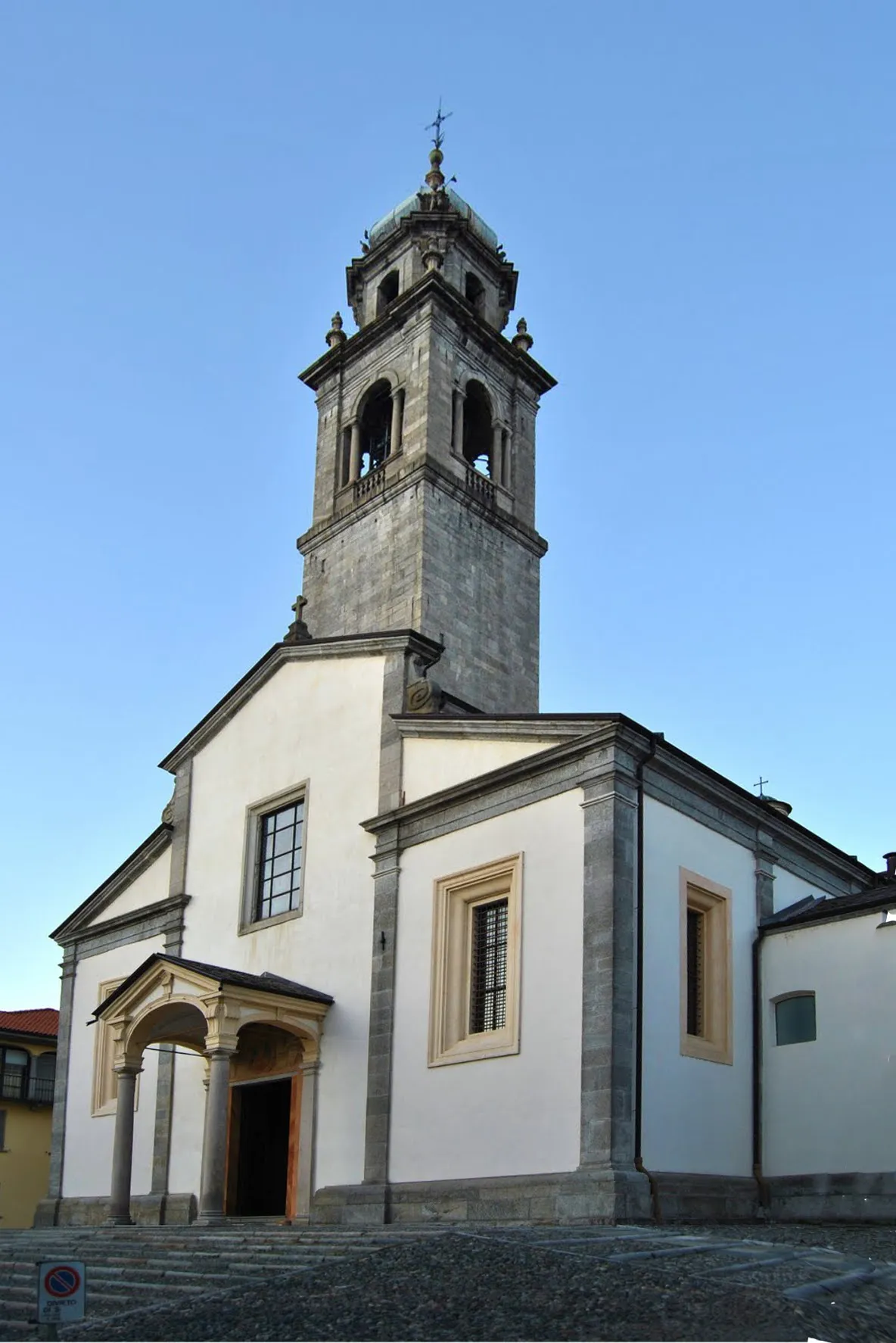 Photo showing: CHIESA COLLEGIATA DI SAN LEONARDO SUNA verylemon.blogspot.com VERBANIA