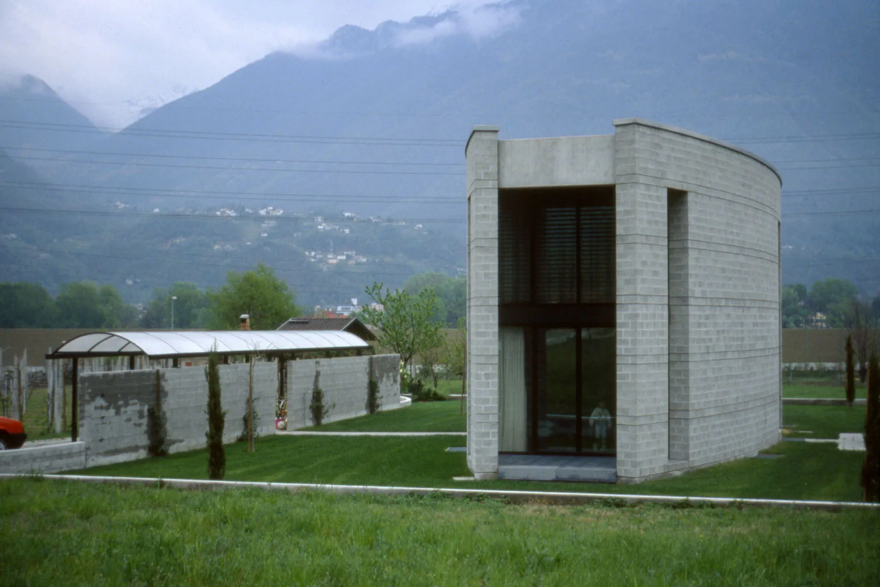 Photo showing: Sementina, Casa unifamiliare (arch. Roberto Briccola 1986)