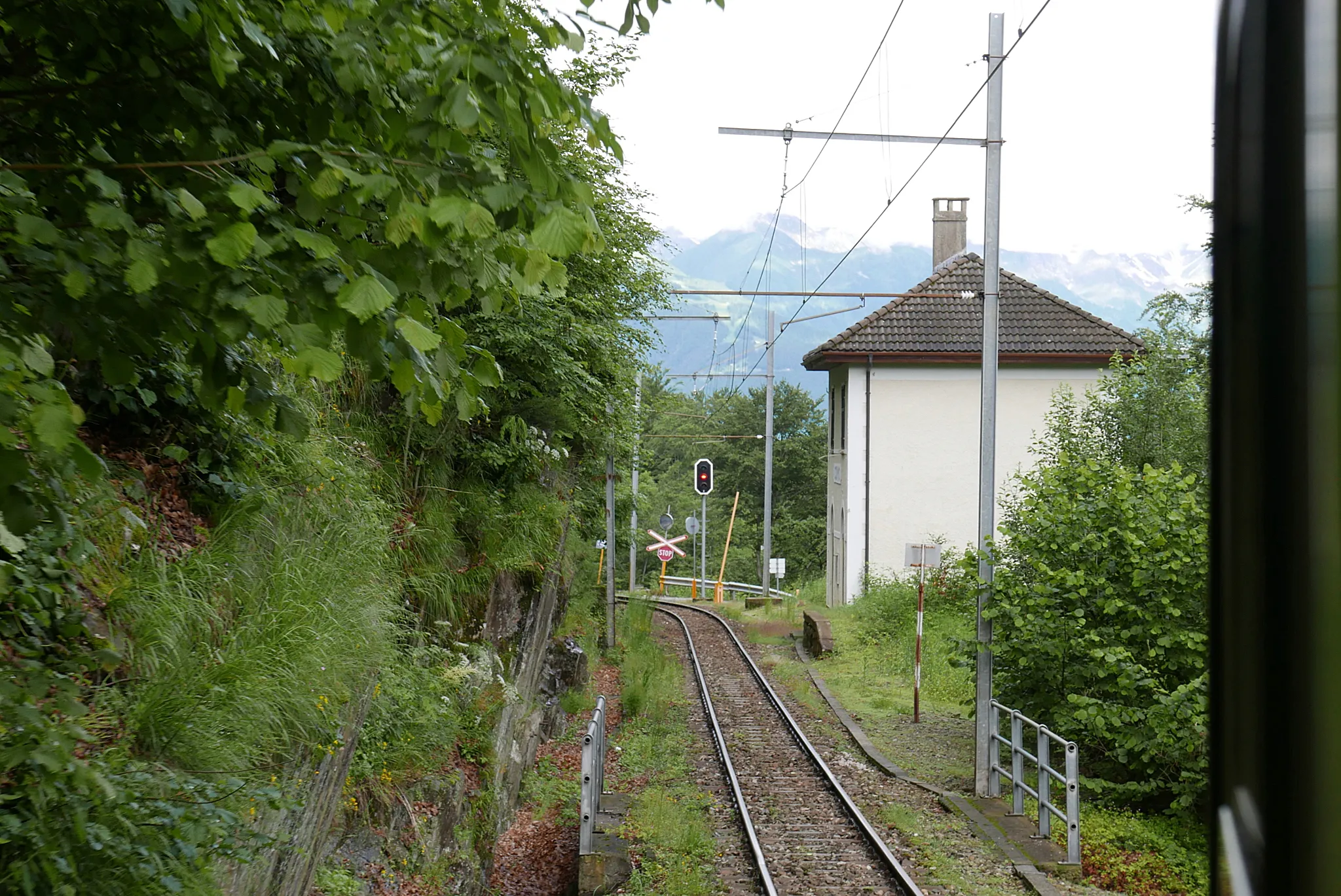 Photo showing: Coimo train station.