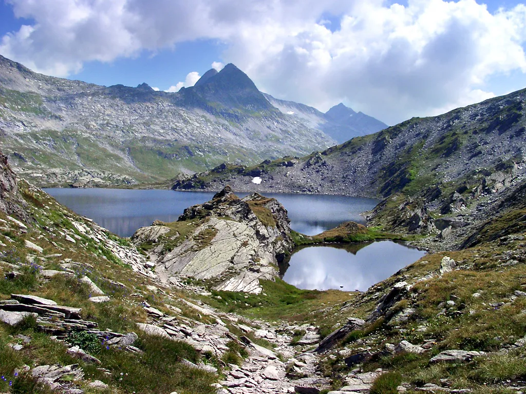 Photo showing: Der Lago Scuro in der Schweizer Wanderregion Ritom im Kanton Tessin.