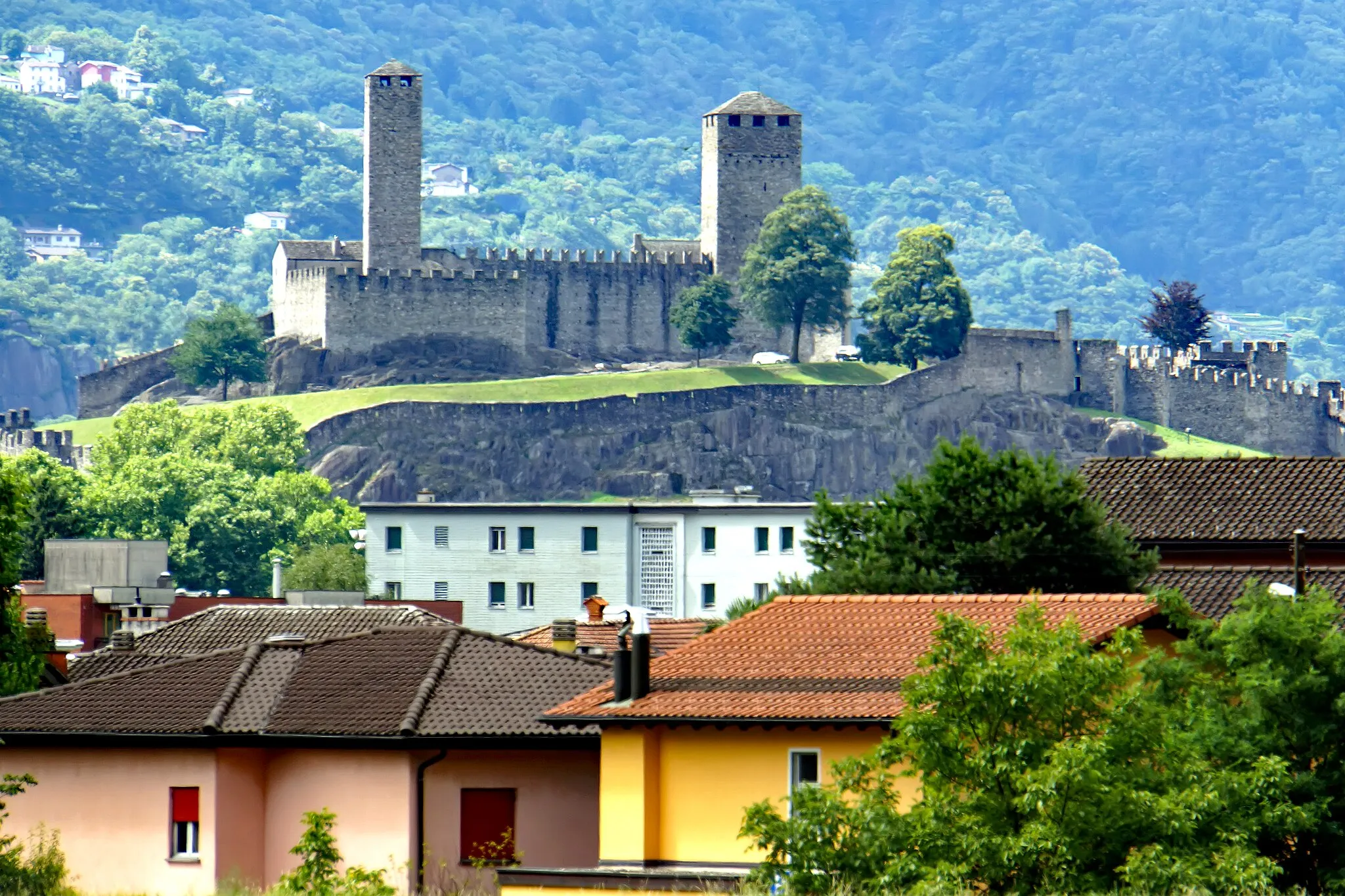 Photo showing: PLEASE, NO invitations or self promotions, THEY WILL BE DELETED. My photos are FREE to use, just give me credit and it would be nice if you let me know, thanks.
Castelgrande was fortified since at least the late 1st century BC and until the 13th century it was the only fortification in Bellinzona. During its history the castle has been known as the stronghold (before the 13th century), the Old Castle in the 14–15th centuries, Un Castle after 1506 and Saint Michael's Castle from 1818.