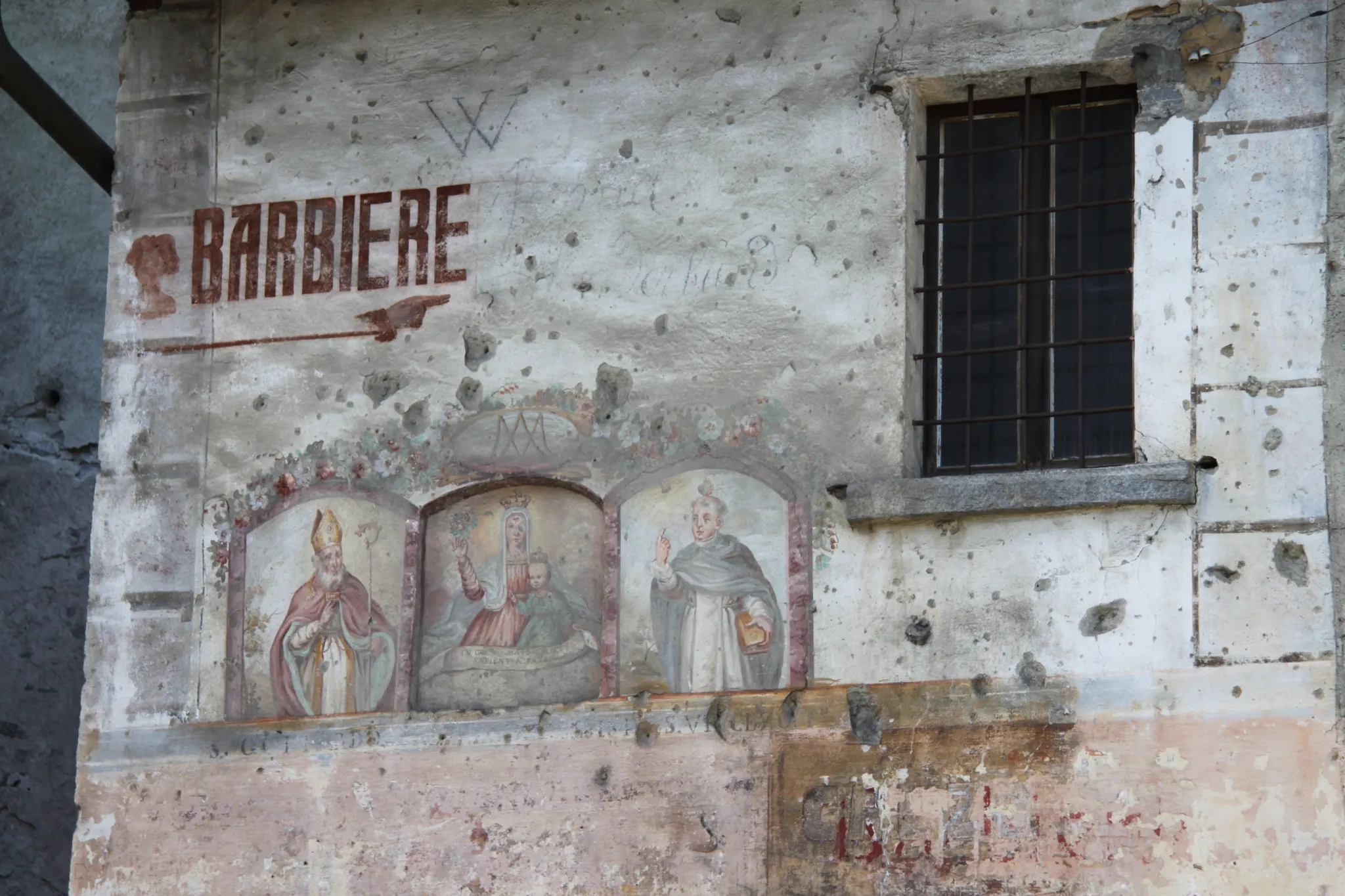 Photo showing: Sign of a former barber shop in Cavigliano.