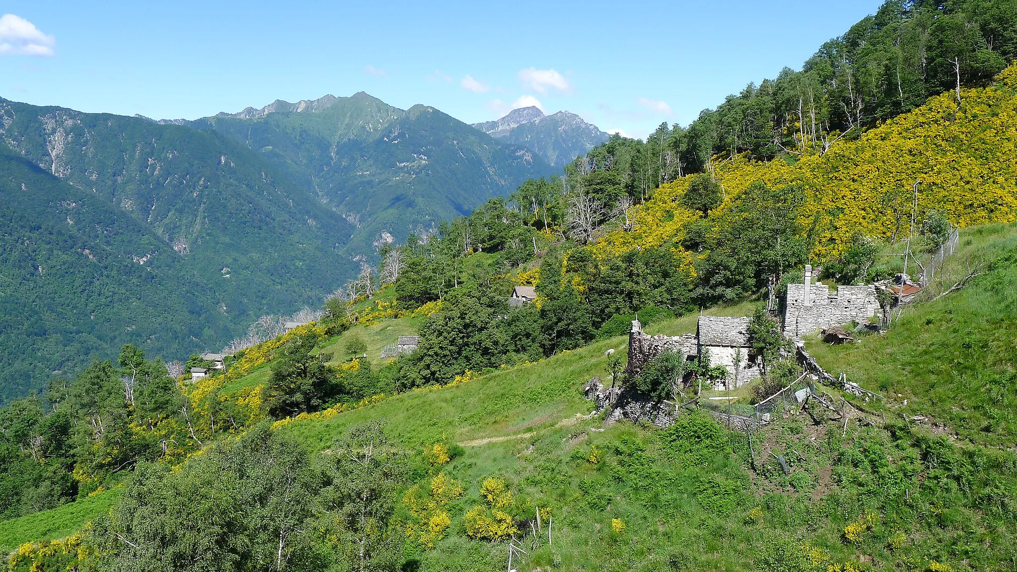 Photo showing: Day 1: From Gordevio (Maggia Valley) via Mergozzo, Alpe Pizzit,  Btta di Orgnana, Orgnana Valley, Piano to Lavertezzo (Vezasca Valey). Hiking time including breaks: 9 hours.
Detaillierter Tourenbeschrieb:

die-welt-entdecken.eu/2013/06/26/vom-maggia-ins-verzasca-...