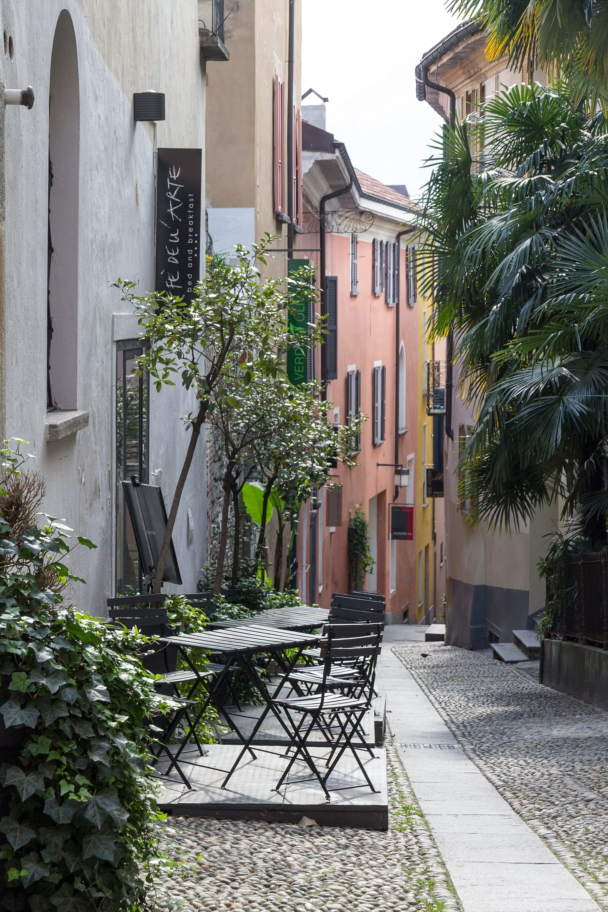 Photo showing: Small street "Via Panigari" in the old town of Locarno, Ticino, Schwitzerland.