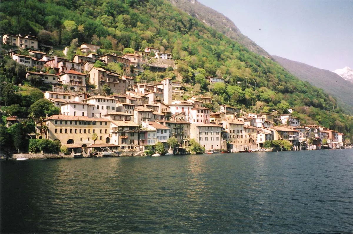 Photo showing: Beschreibung: de:Gandria am de:Luganersee (Lago di Lugano) im de:Tessin (de:Schweiz).
Quelle: Urlaubfoto, 08.98
Fotograf oder Zeichner: Fabian Bolliger
Lizenzstatus: GNU/FDL