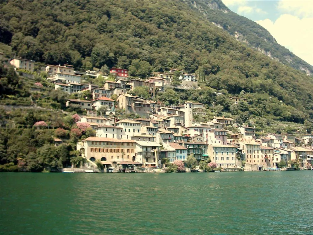 Photo showing: Gandria, Lake Lugano (Switzerland)

Afbeelding is vrij van auteursrechten, en dus vrij te gebruiken