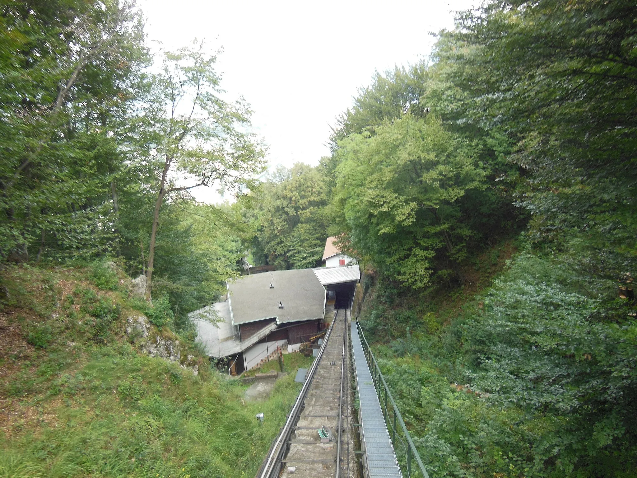 Photo showing: Monte San Salvatore funicular. For more information see the wikipedia article Monte San Salvatore funicular.