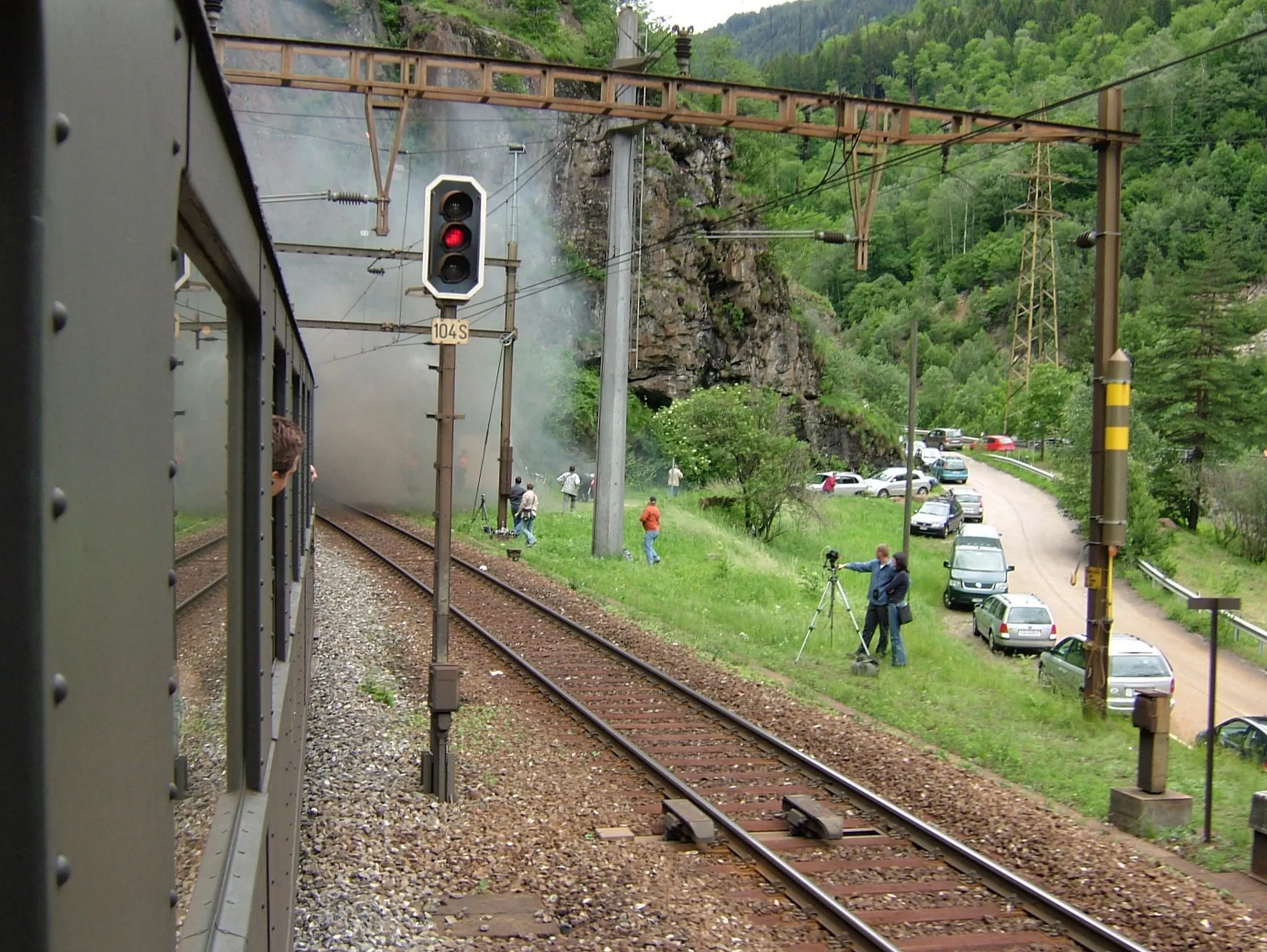Photo showing: Gotthard railway Way between Faido and Airolo at the Piottina spirals, just after leaving the single track Broscerina tunnel and before entering the Prato spiraltunnel Special train «125 Years of Gotthardbahn»