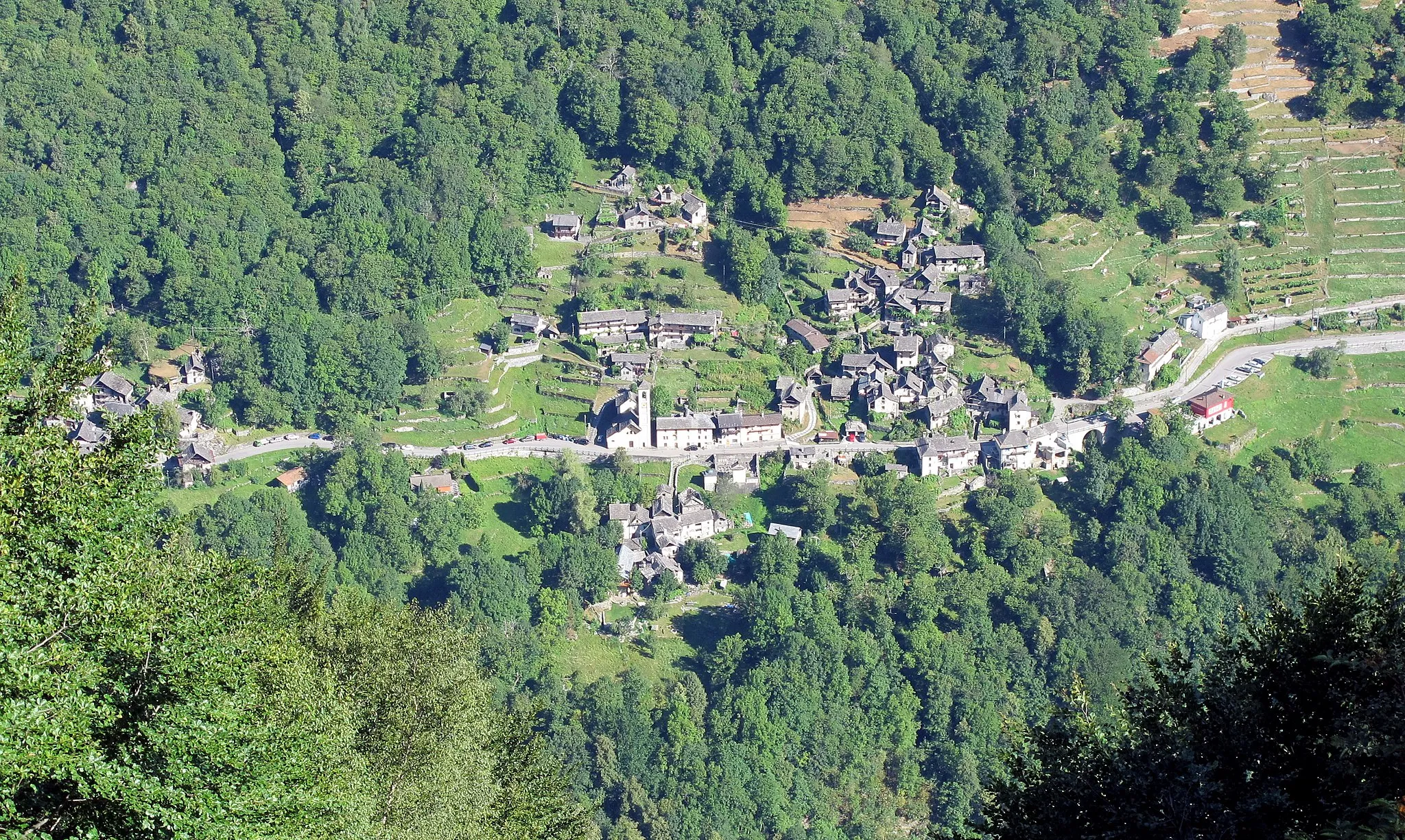 Photo showing: Das Dorf Linescio im Valle di Campo (Kanton Tessin, Bezirk Vallemaggia, Kreis Rovana)