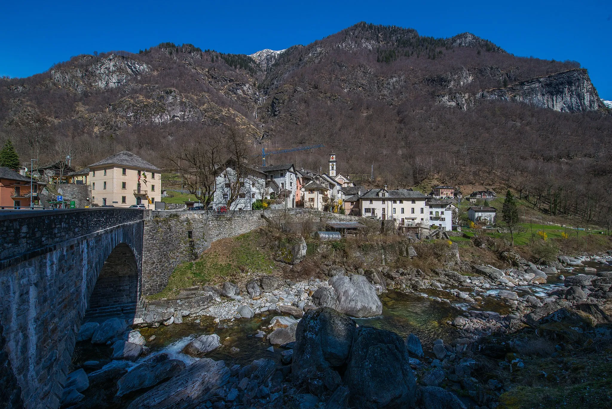 Photo showing: Prato-Sornico mit Sornico ist eine Fraktion der politischen Gemeinde Lavizzara im Kreis Lavizzara, im Bezirk Vallemaggia des Kantons Tessin in der Schweiz.
