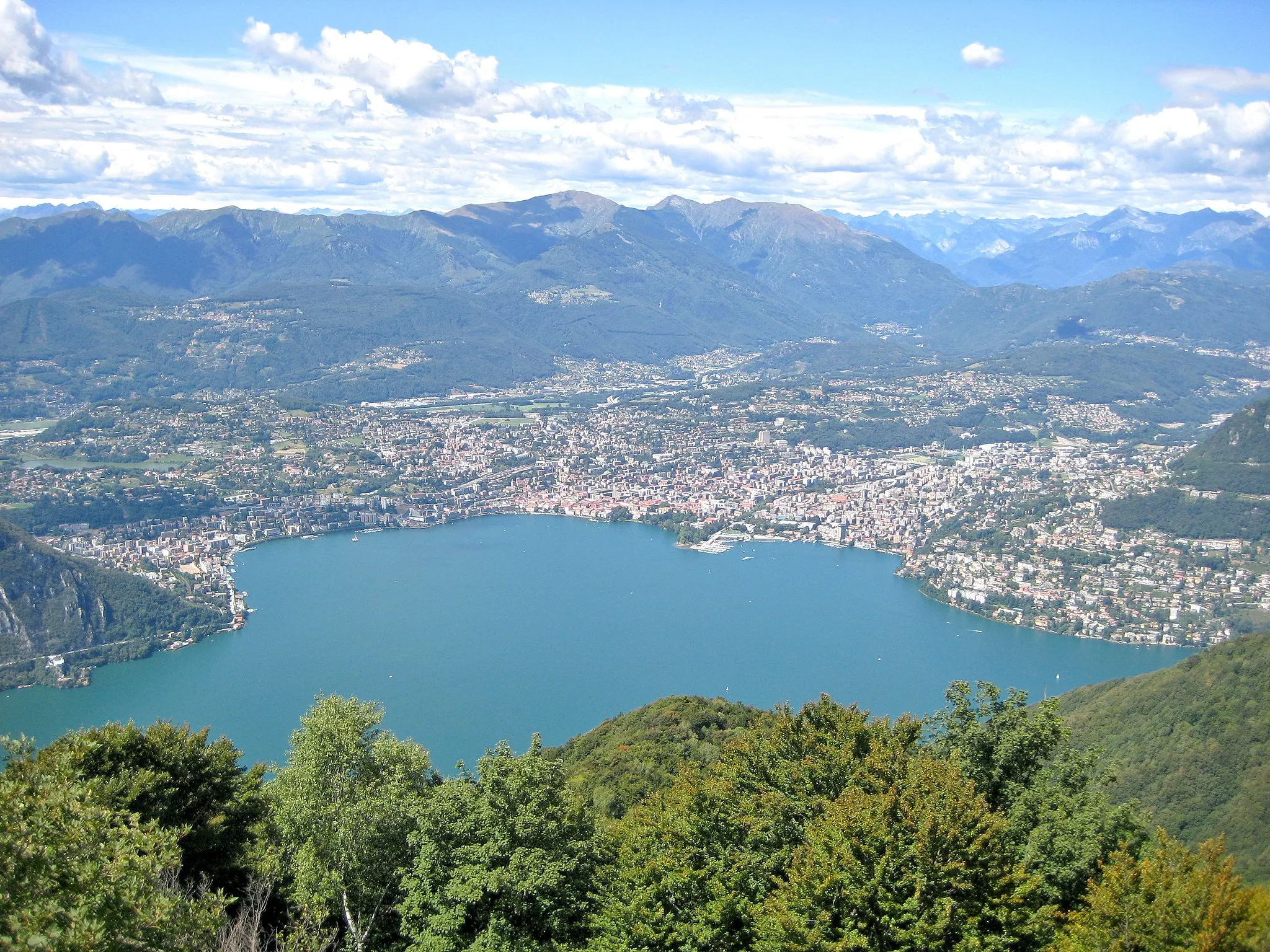 Photo showing: Lugano seen from the summit of the Sighignola (Balcone d'Italia)
