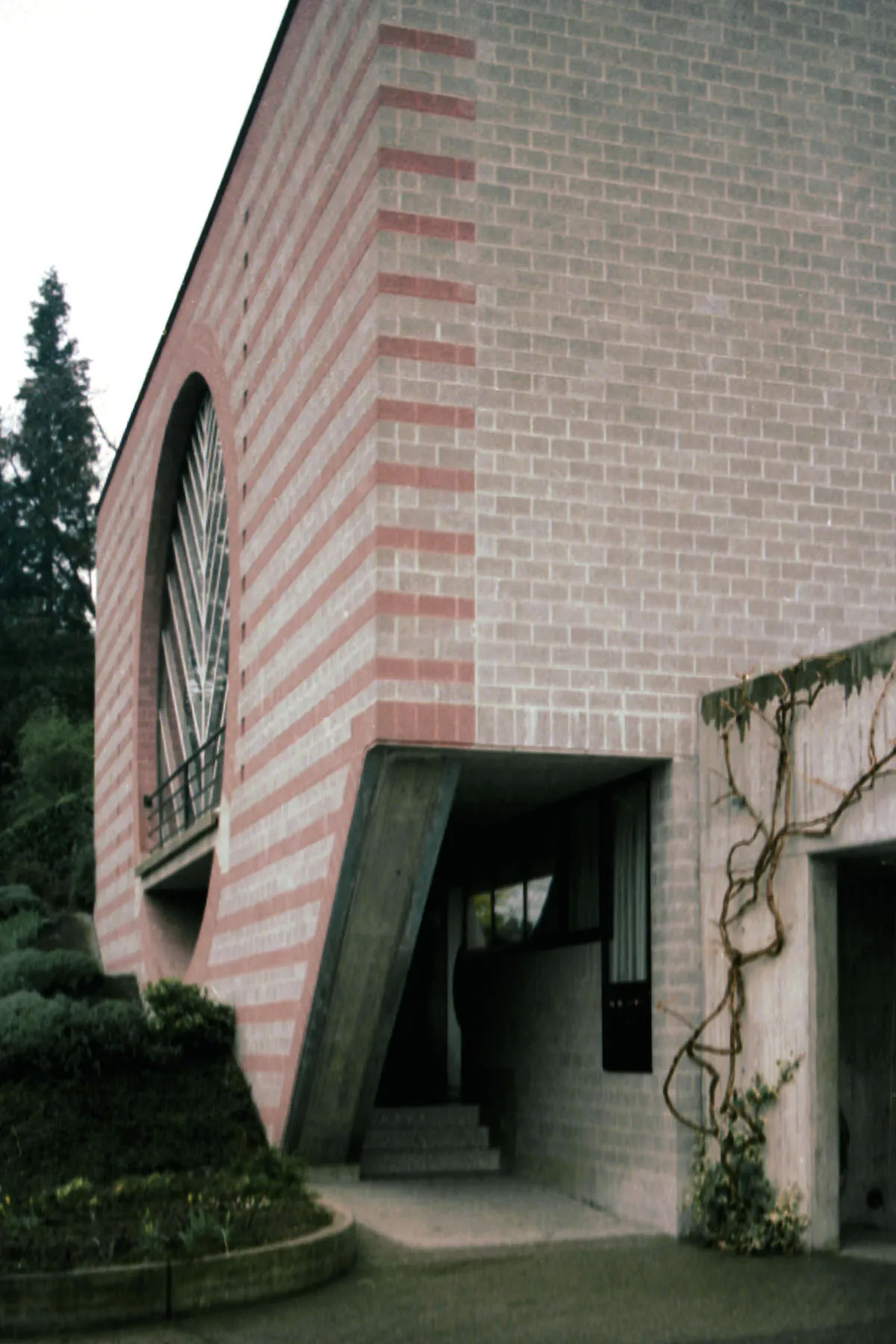 Photo showing: Massagno, Casa Robbiani (arch. Mario Botta 1979-81)