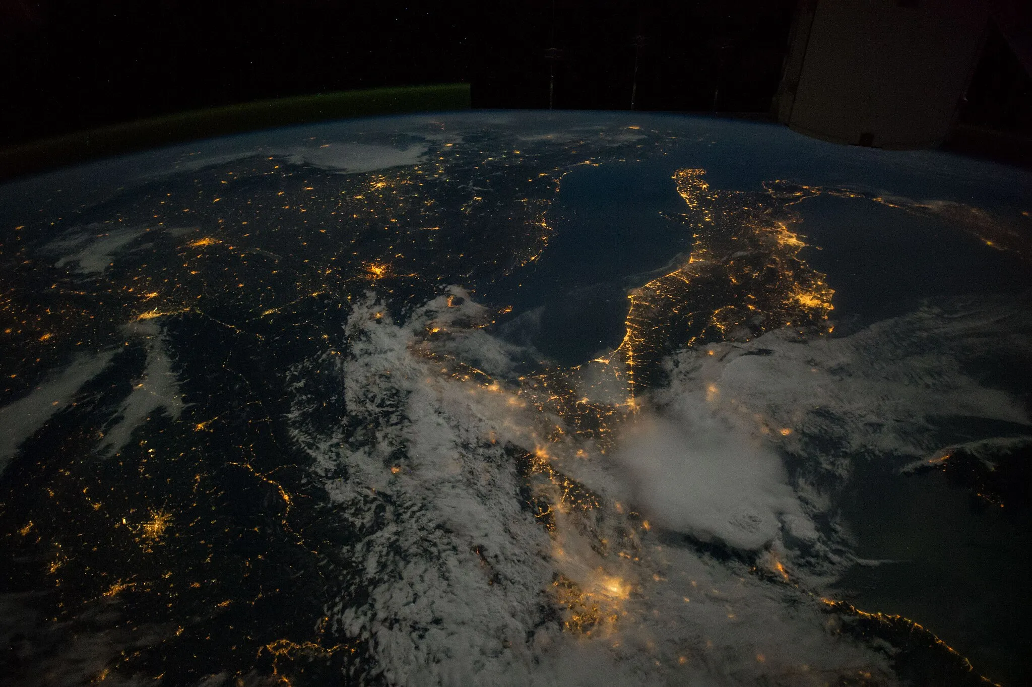 Photo showing: View of Earth taken during ISS Expedition 41.