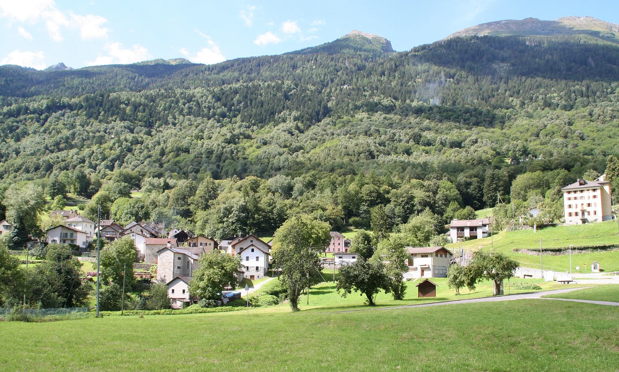 Photo showing: Corzoneso, Gemeinde Acquarossa

Blick ins Dorf