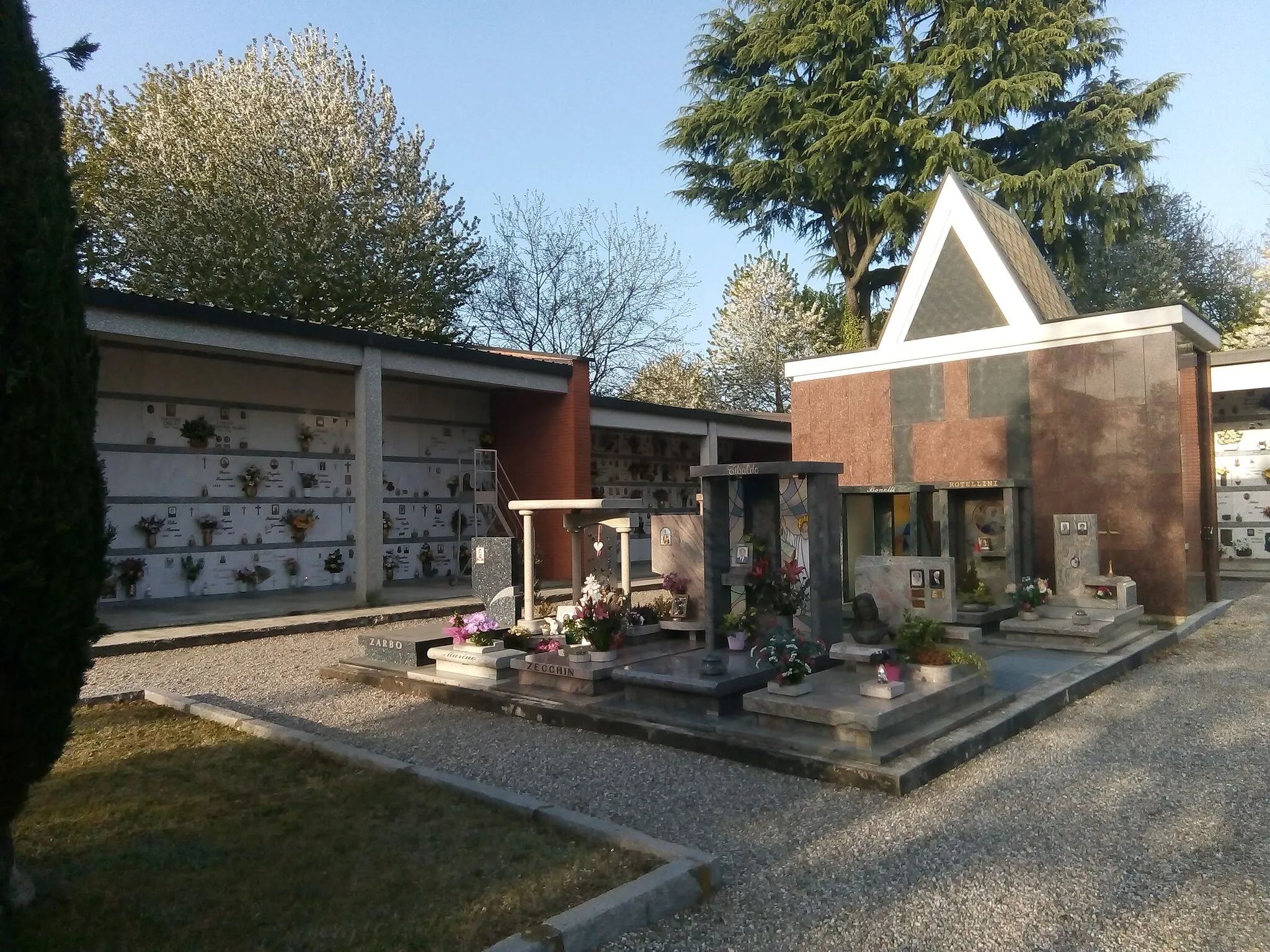 Photo showing: Cimitero di Tornavento, frazione del comune di Lonate Pozzolo, in provincia di Varese