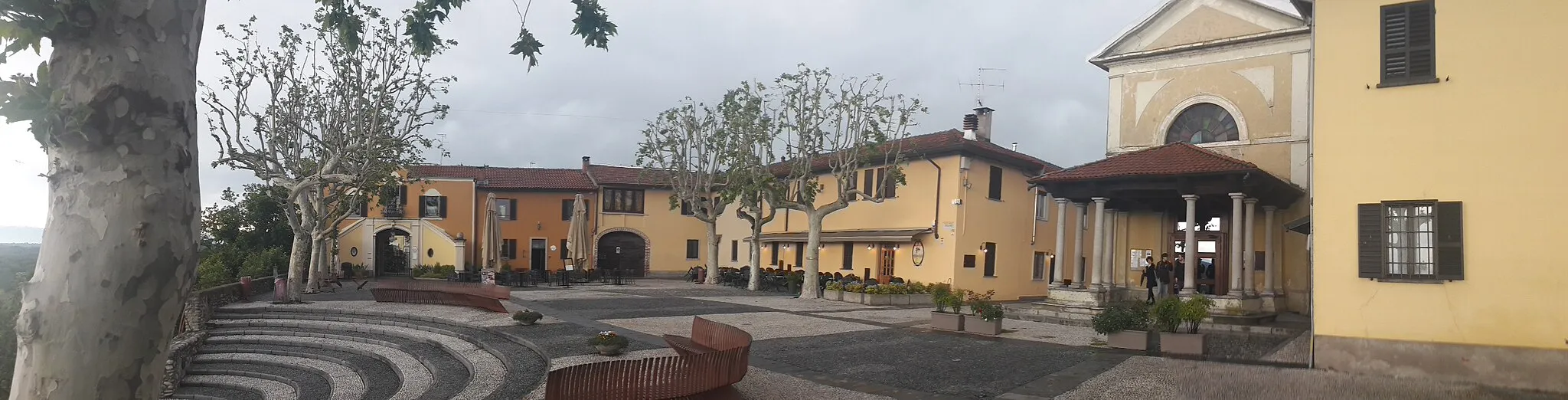 Photo showing: Tornavento - Piazza Parravicino