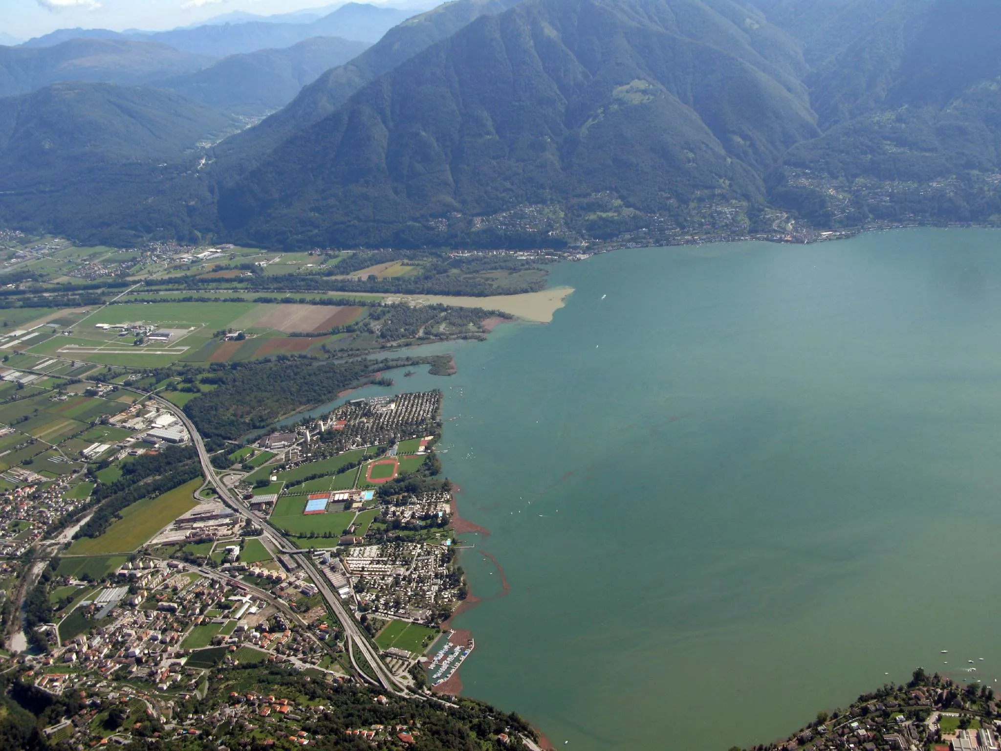 Photo showing: Tenero-Contra and Gordola at the mouth of the Ticino river in Lake Maggiore, in the Canton of Ticino, Switzerland