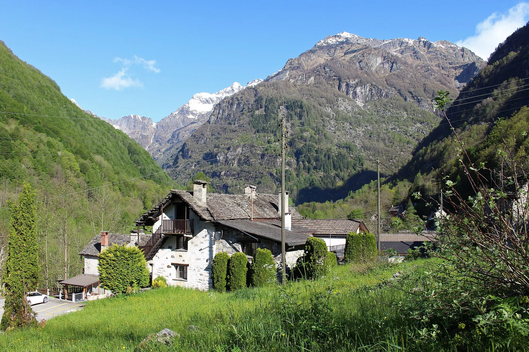 Photo showing: Blick auf Frasco (885 m.ü.M.) im Valle Verzasca. Das Valle Verzasca ist ein wunderschönes Tal der Südalpen im Schweizer Kanton Tessin.